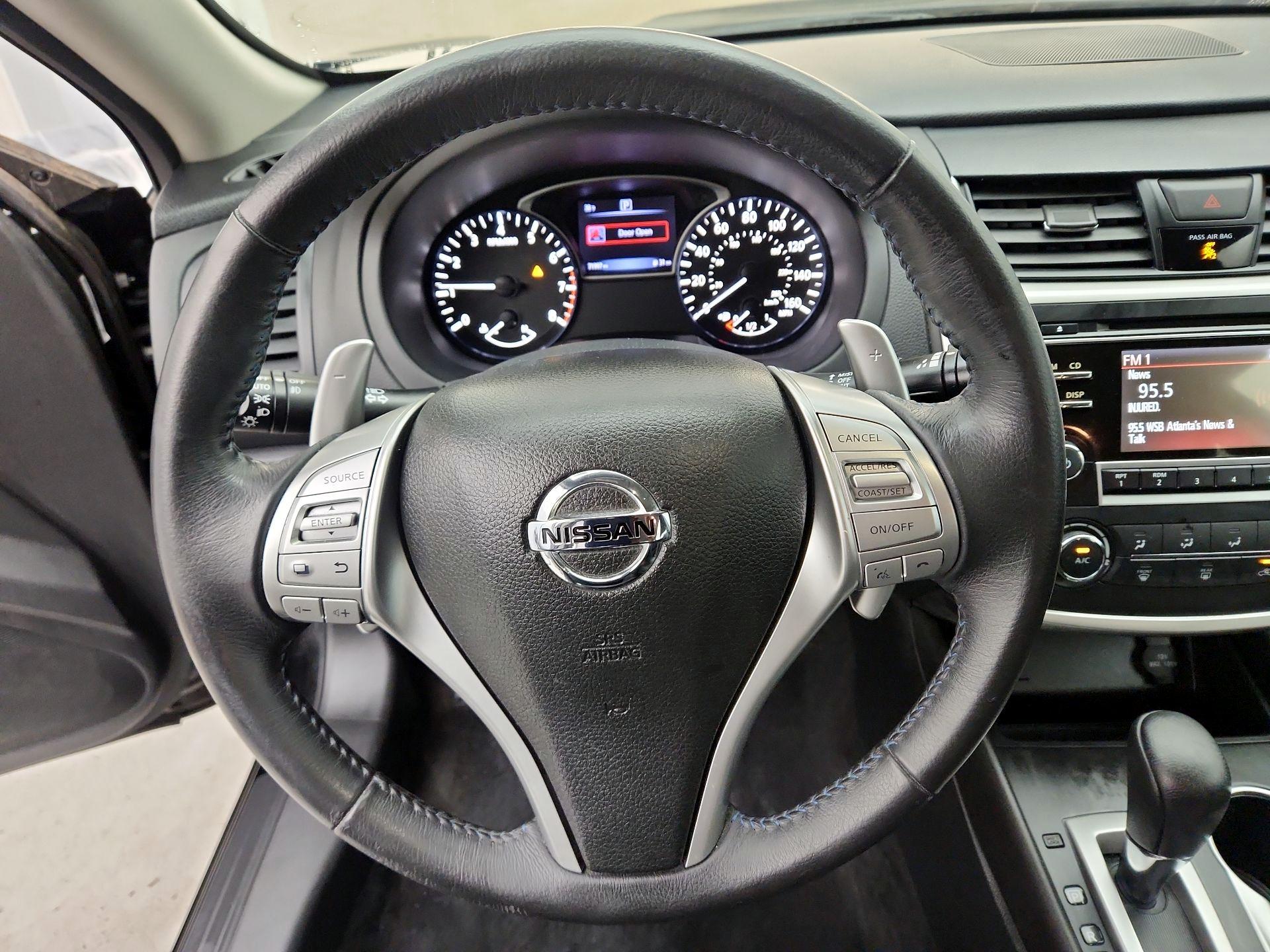 Thumbnail: 2017 Nissan Altima - 10