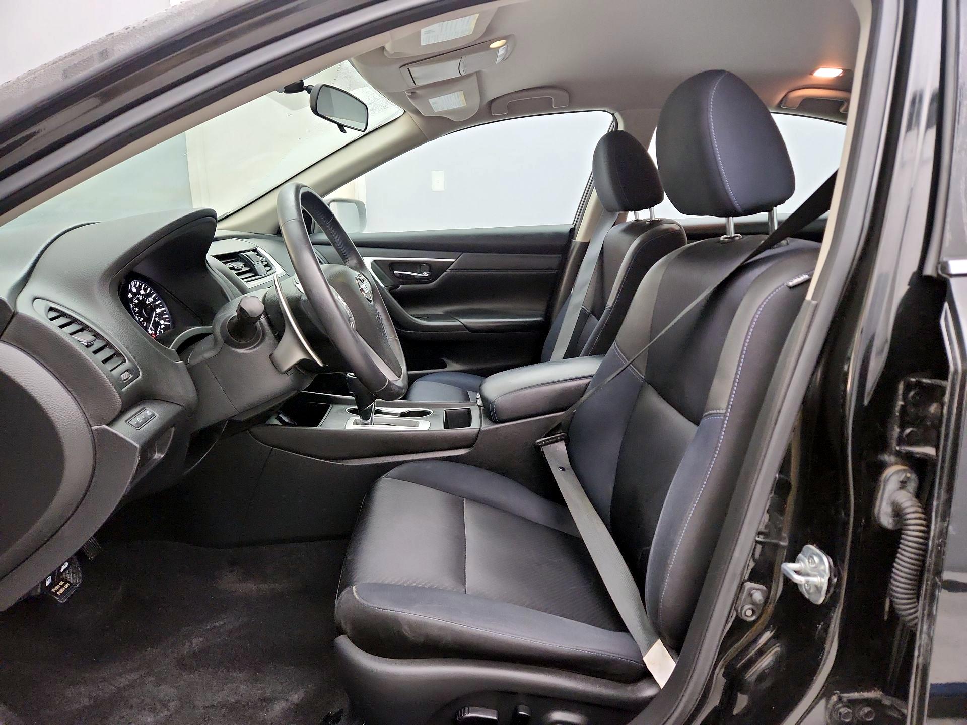 Thumbnail: 2017 Nissan Altima - 11