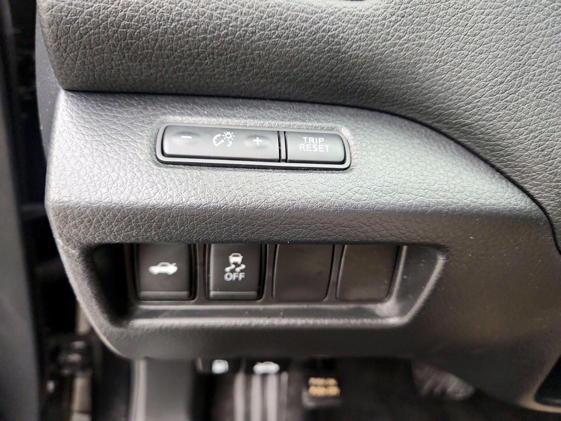 Thumbnail: 2017 Nissan Altima - 13