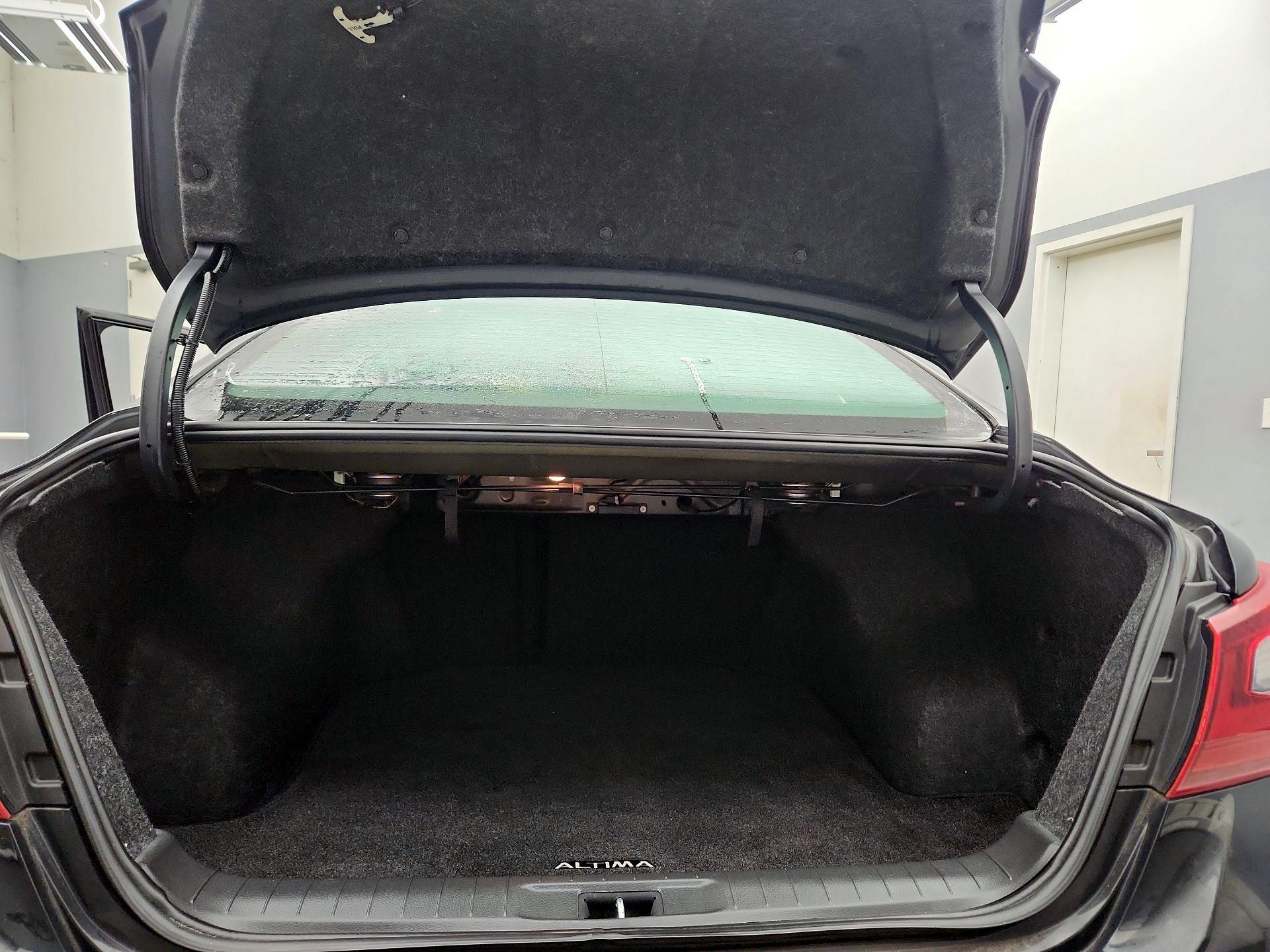 Thumbnail: 2017 Nissan Altima - 20