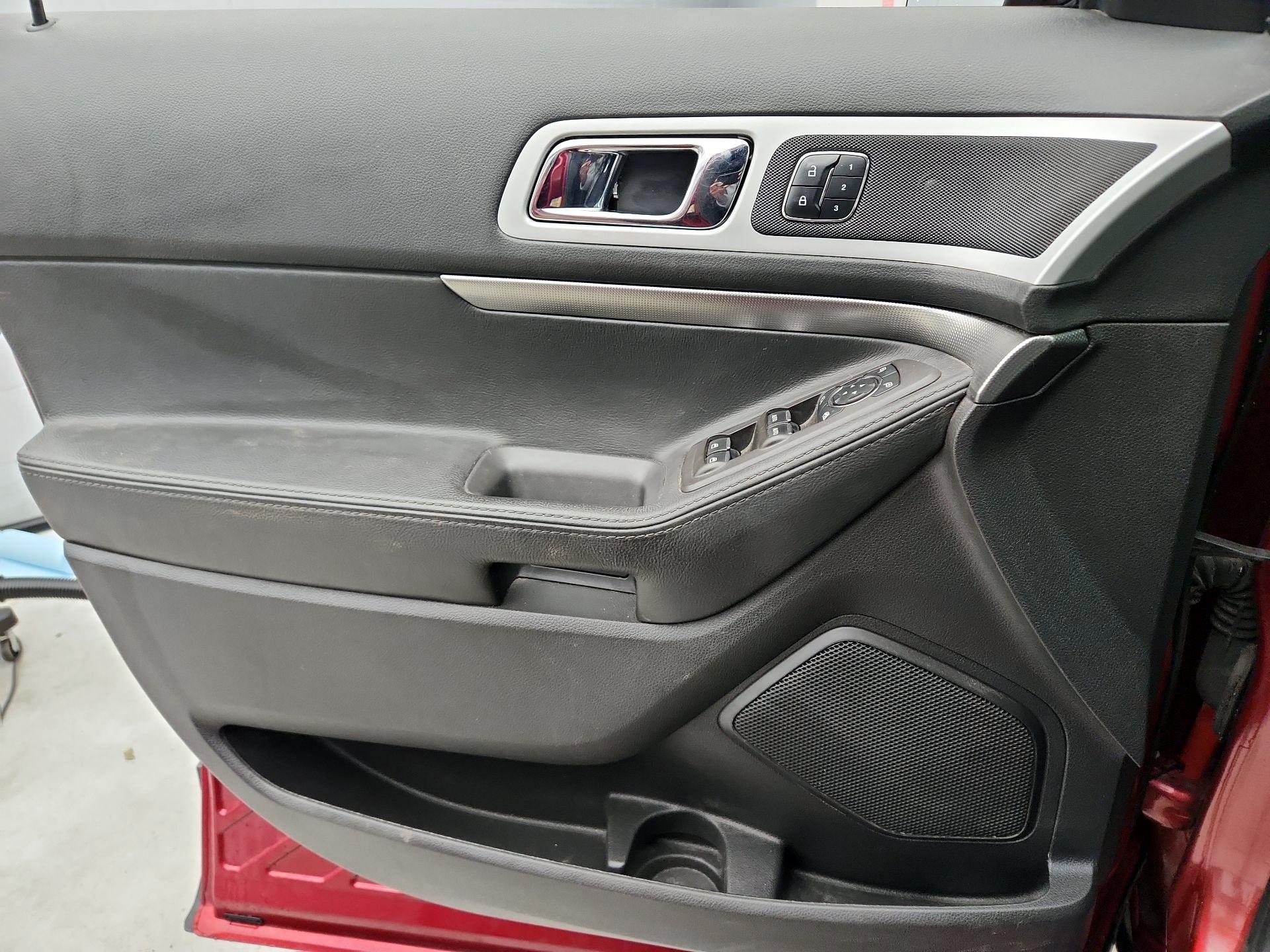 Thumbnail: 2015 Ford Explorer - 12