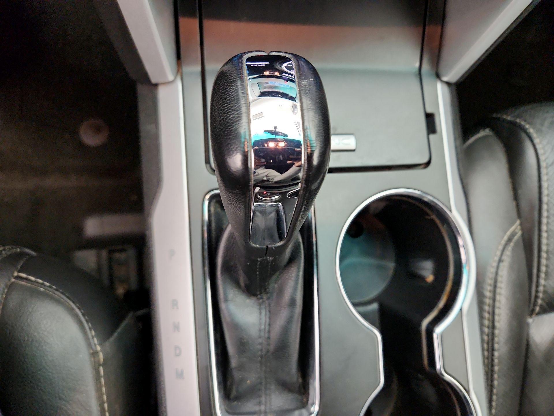 Thumbnail: 2015 Ford Explorer - 17