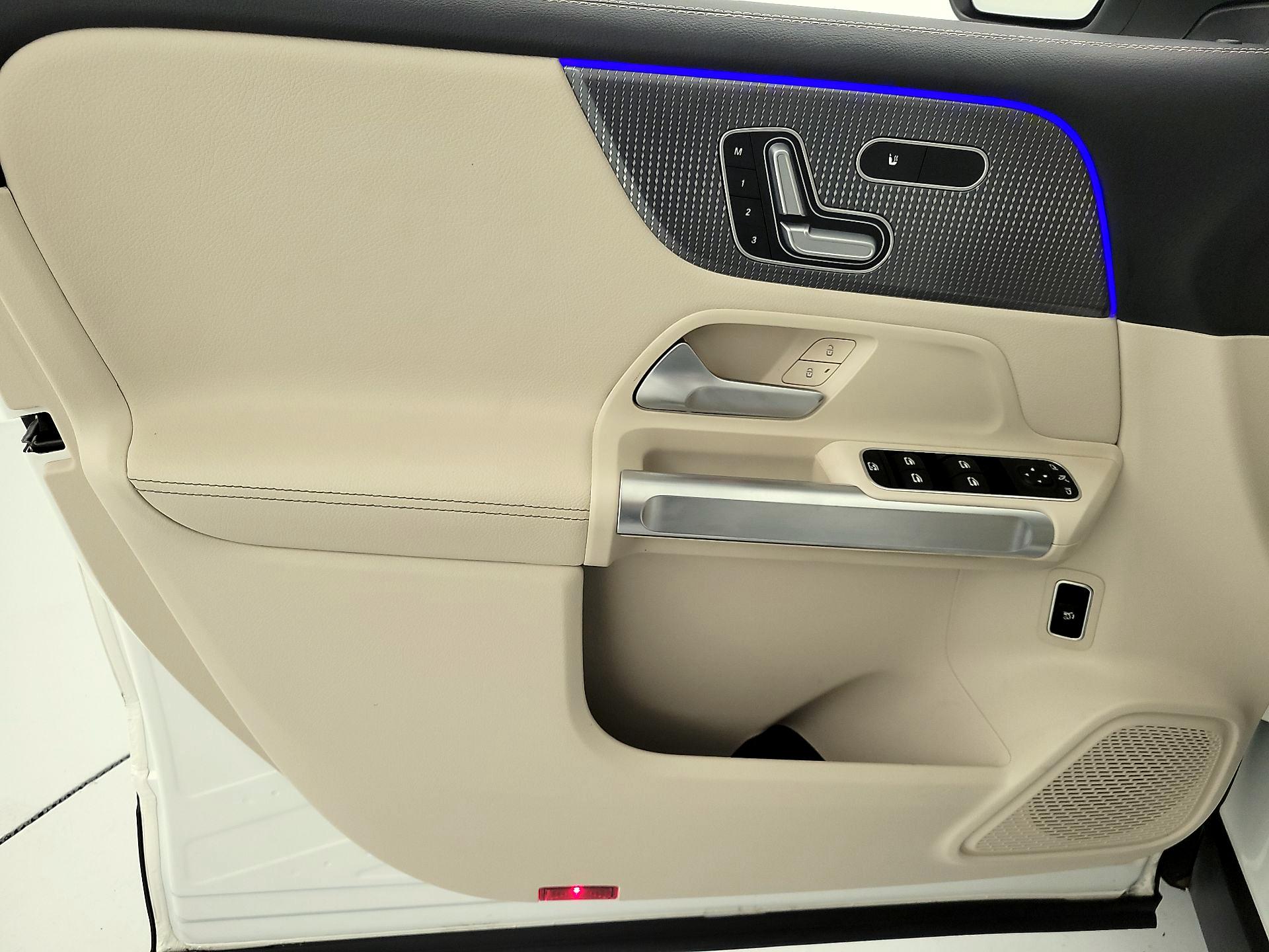 Thumbnail: 2022 Mercedes-Benz GLB - 12