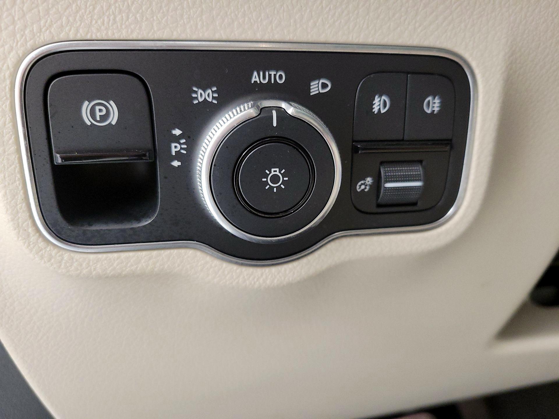 Thumbnail: 2022 Mercedes-Benz GLB - 13