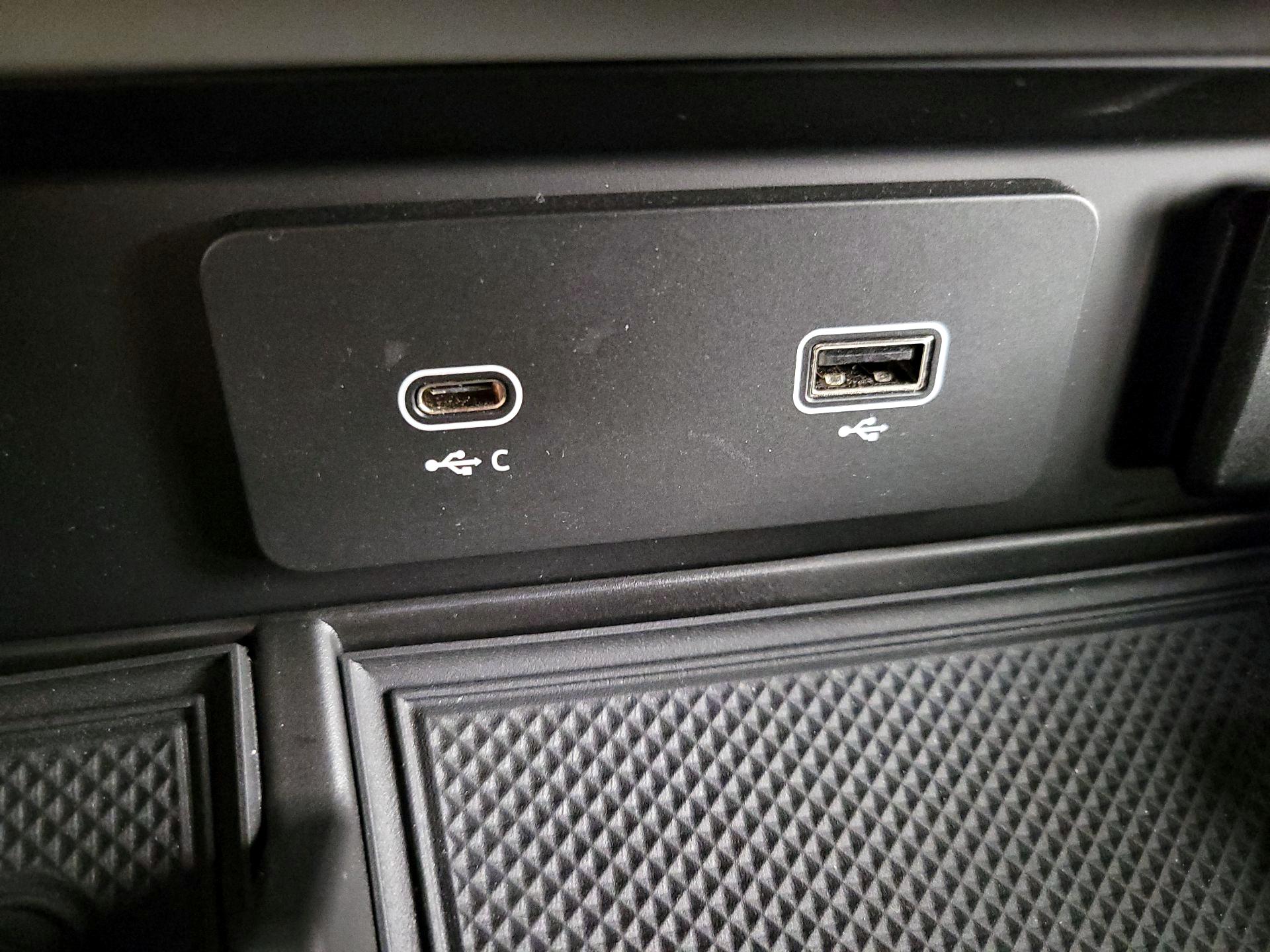 Thumbnail: 2023 Land Rover Defender - 19