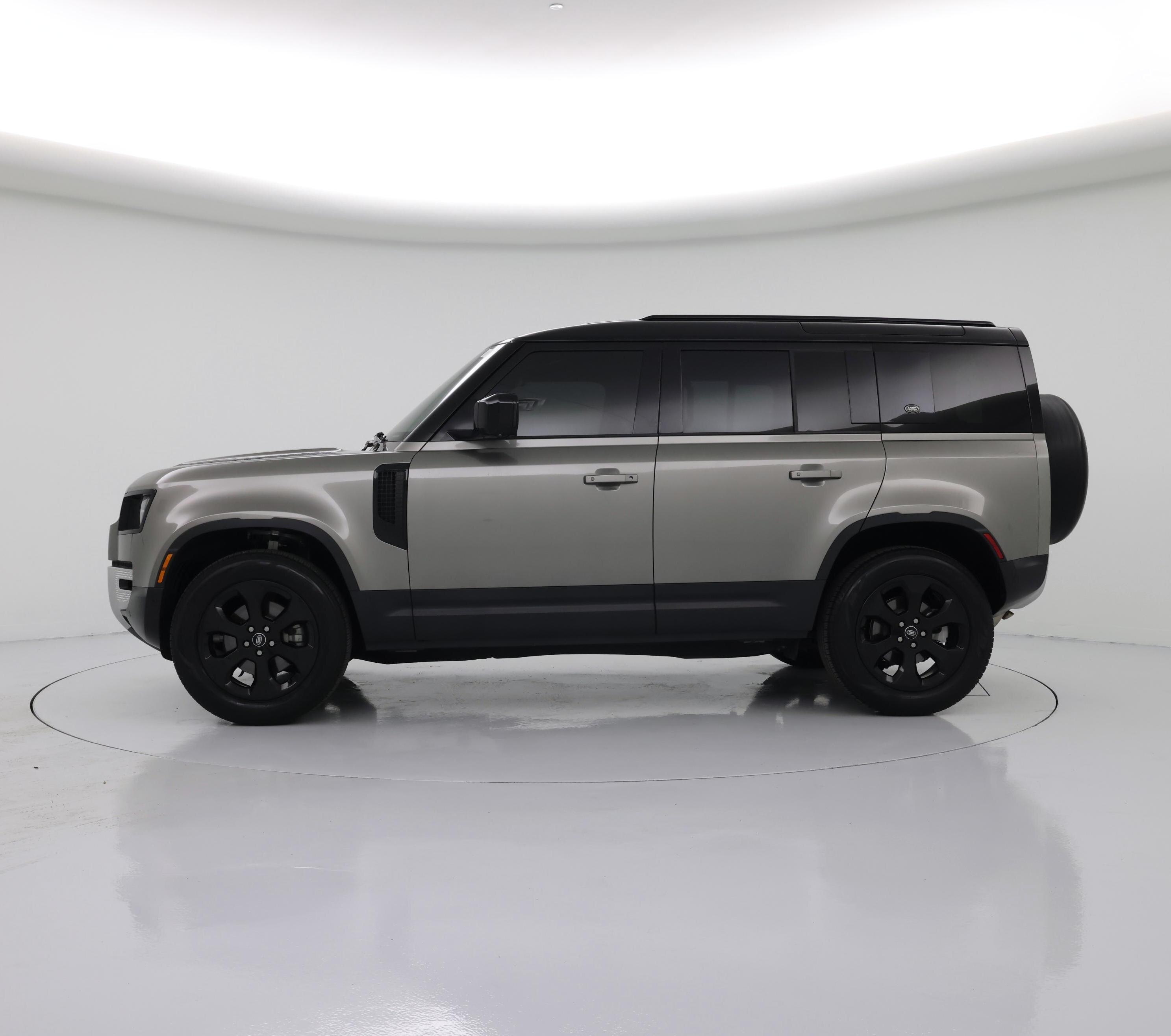 Thumbnail: 2023 Land Rover Defender - 3