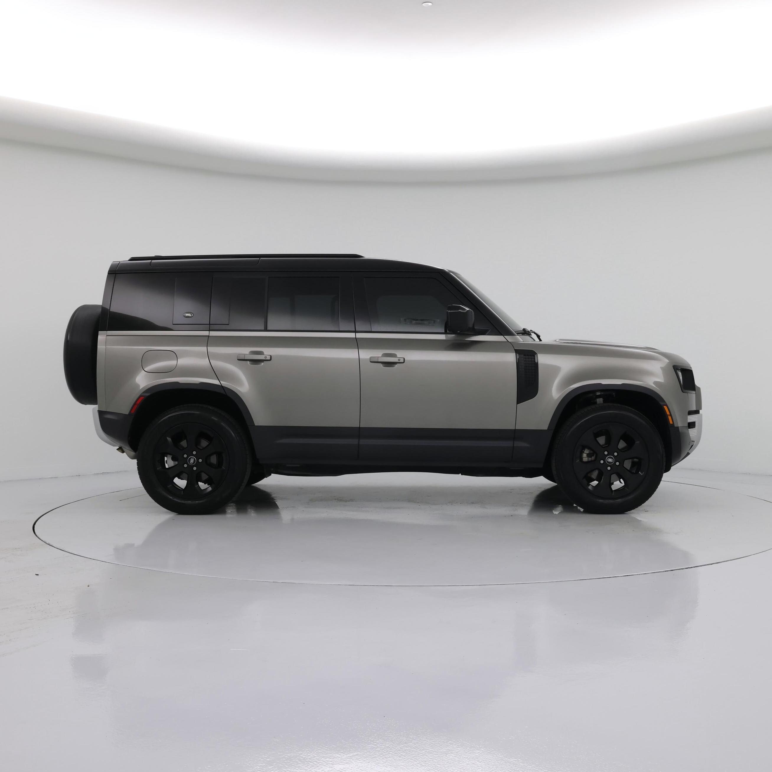 Thumbnail: 2023 Land Rover Defender - 7