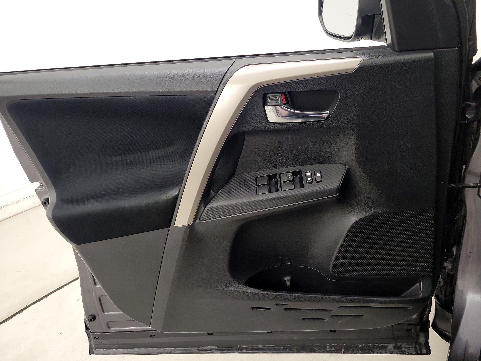 Thumbnail: 2015 Toyota RAV4 - 12