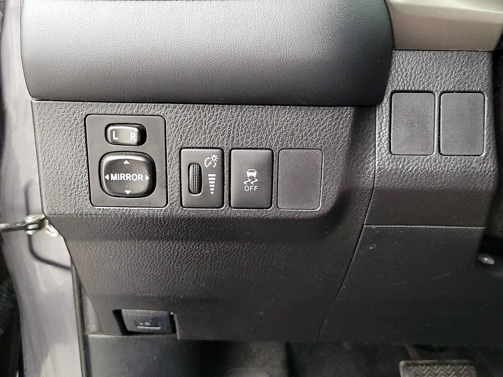 Thumbnail: 2015 Toyota RAV4 - 13