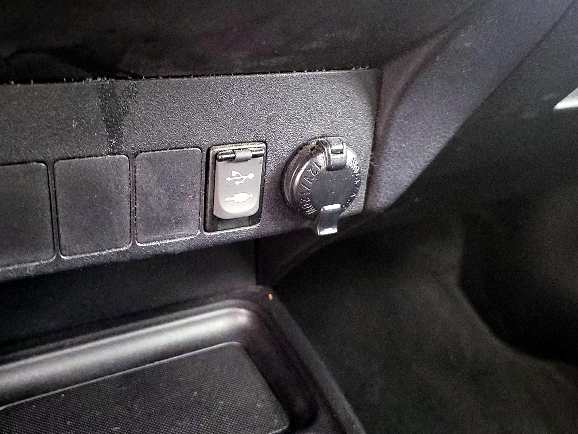 Thumbnail: 2015 Toyota RAV4 - 18