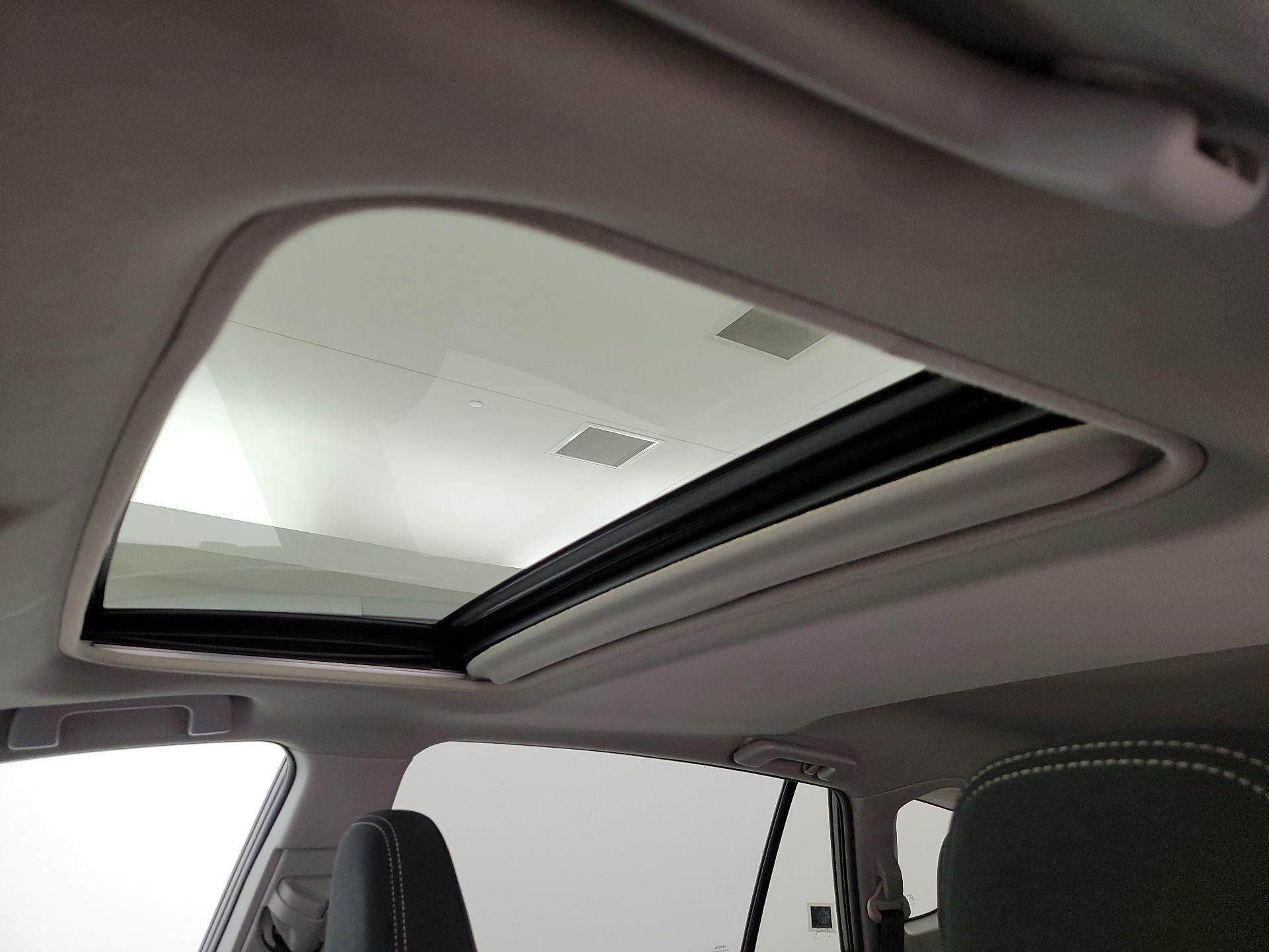 Thumbnail: 2015 Toyota RAV4 - 19