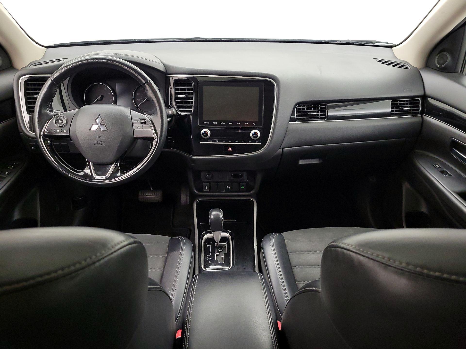 Thumbnail: 2020 Mitsubishi Outlander - 9