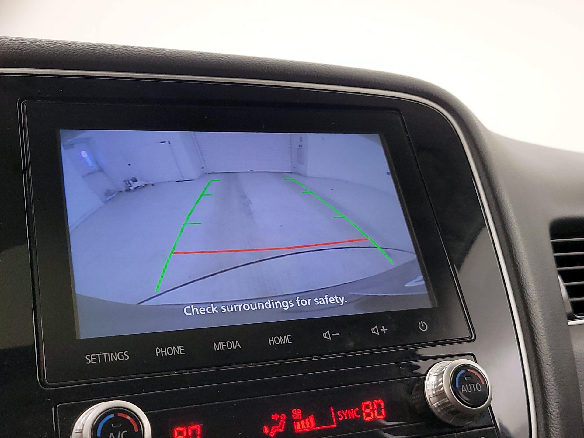 Thumbnail: 2020 Mitsubishi Outlander - 14