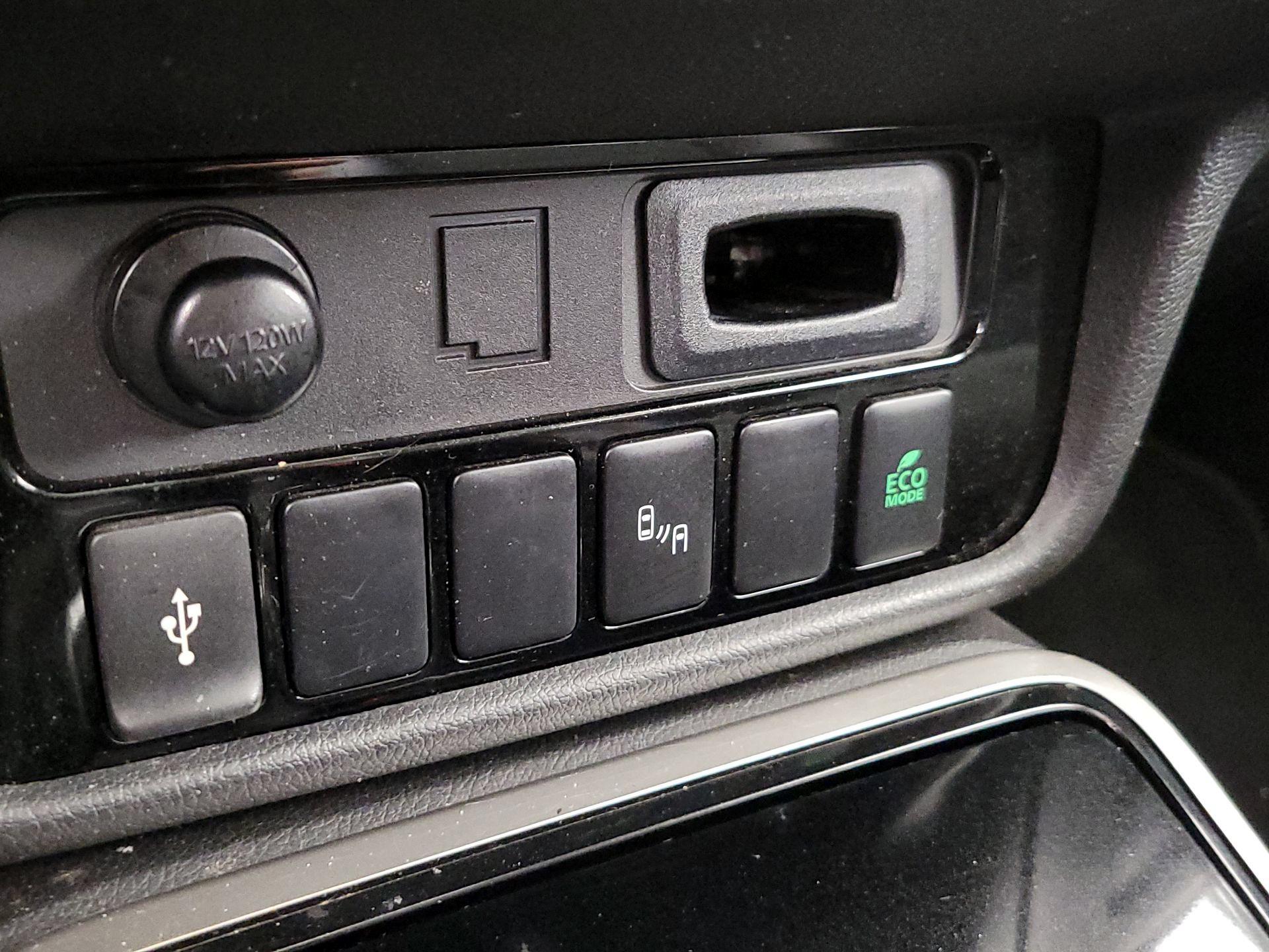 Thumbnail: 2020 Mitsubishi Outlander - 18