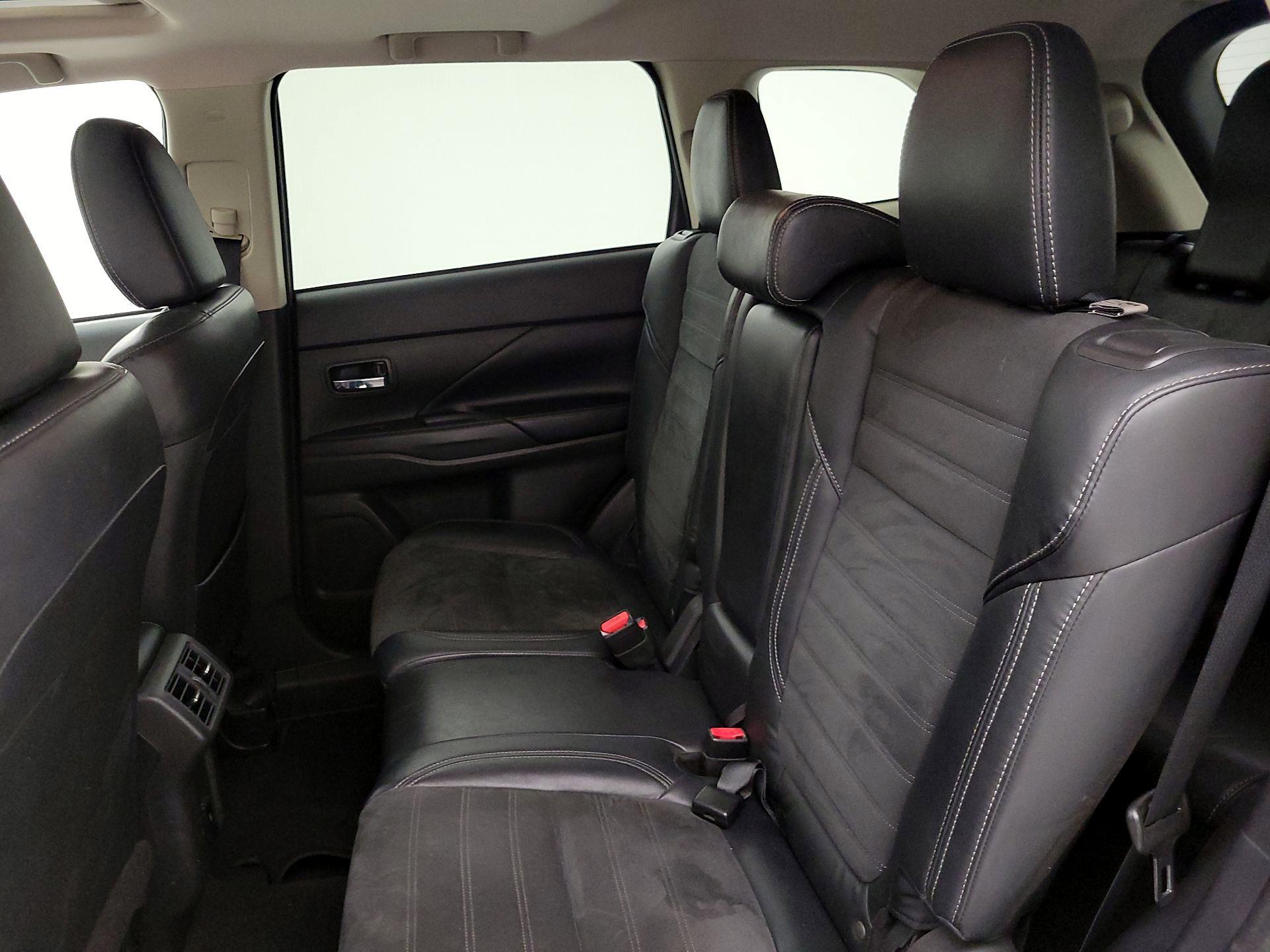 Thumbnail: 2020 Mitsubishi Outlander - 20