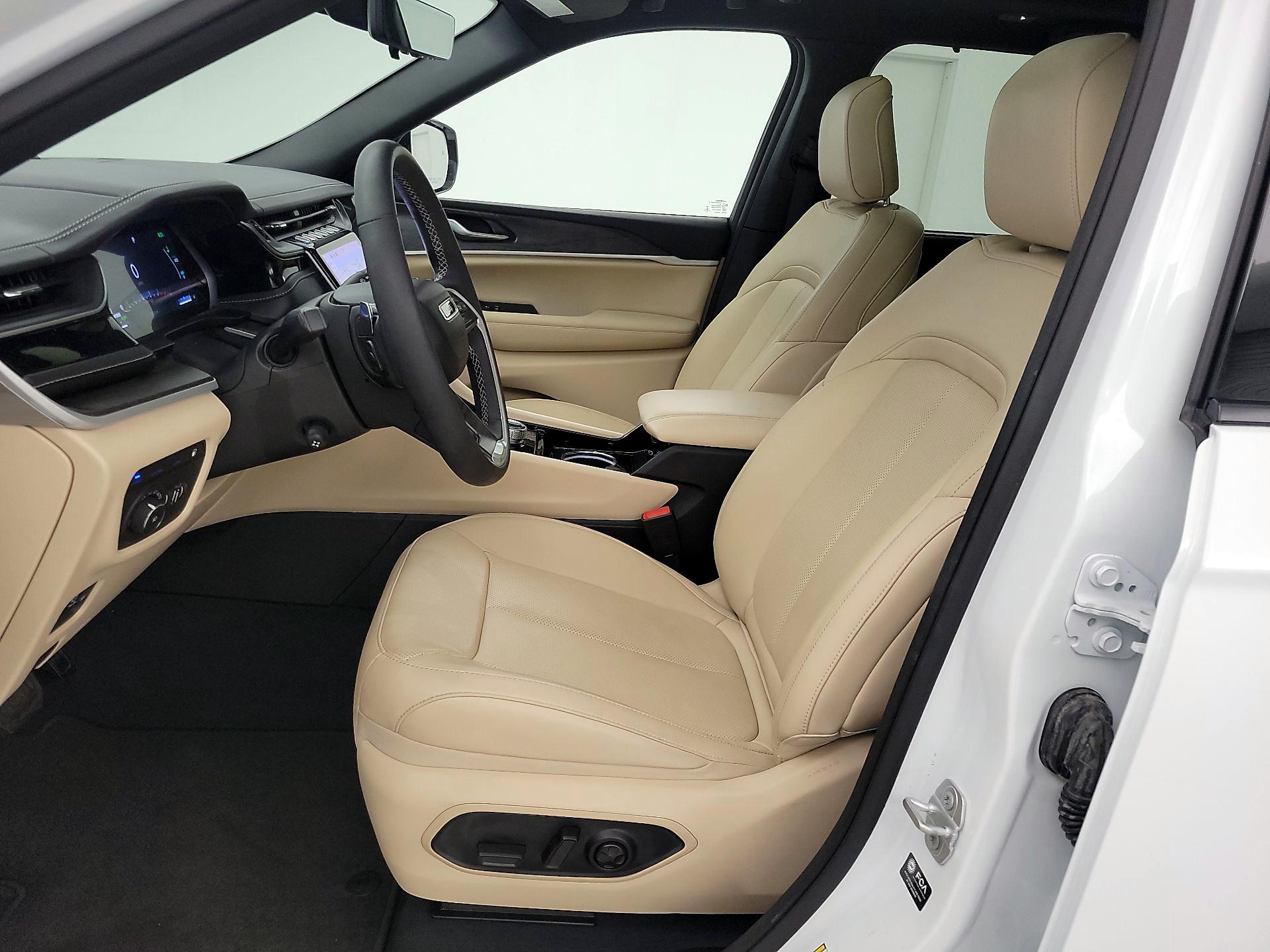 Thumbnail: 2022 Jeep Grand Cherokee - 11