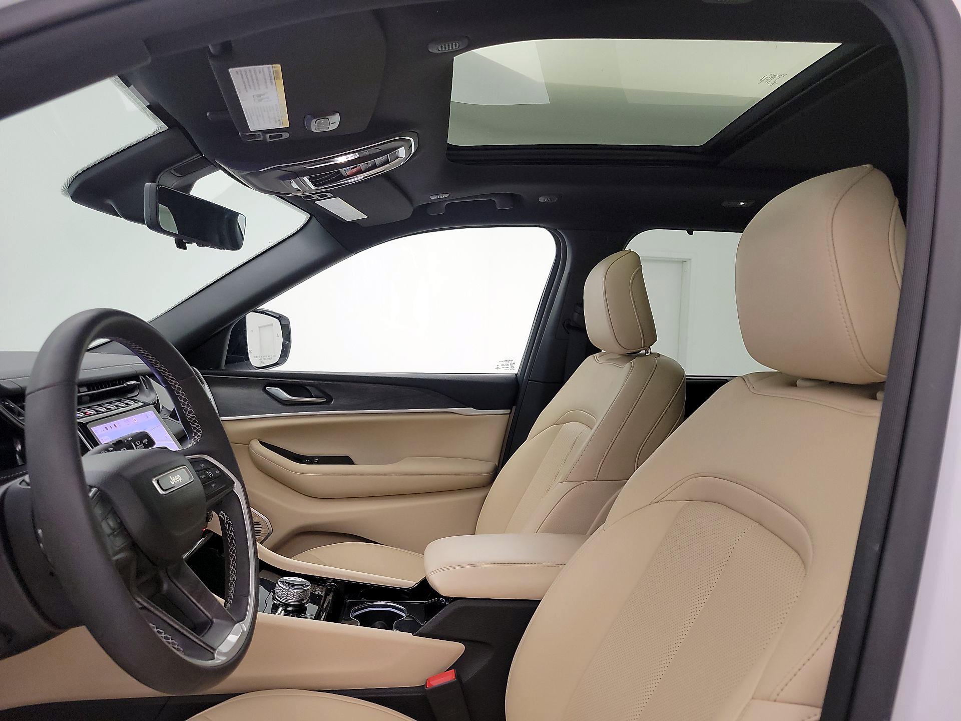 Thumbnail: 2022 Jeep Grand Cherokee - 20