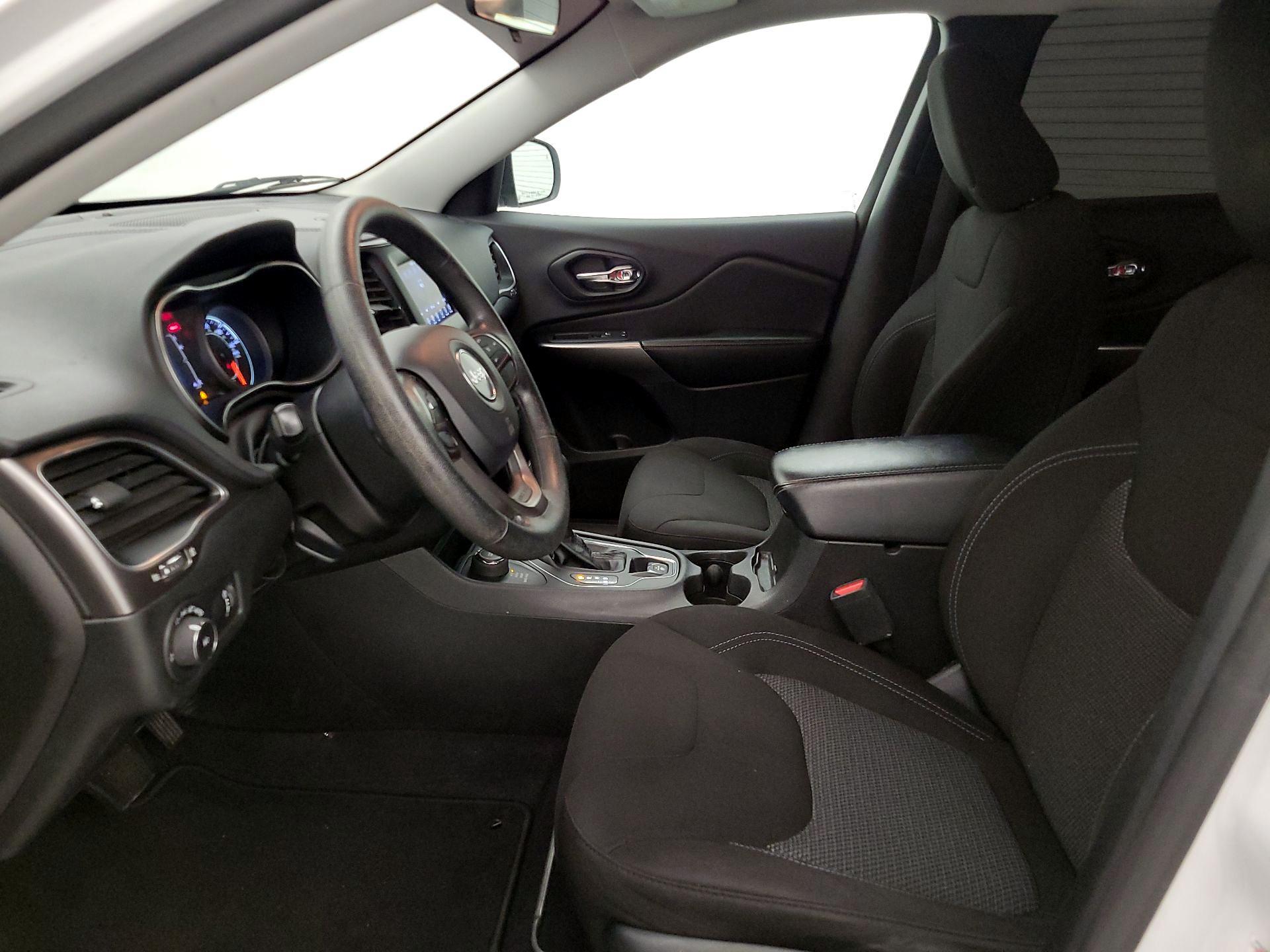 Thumbnail: 2019 Jeep Cherokee - 11
