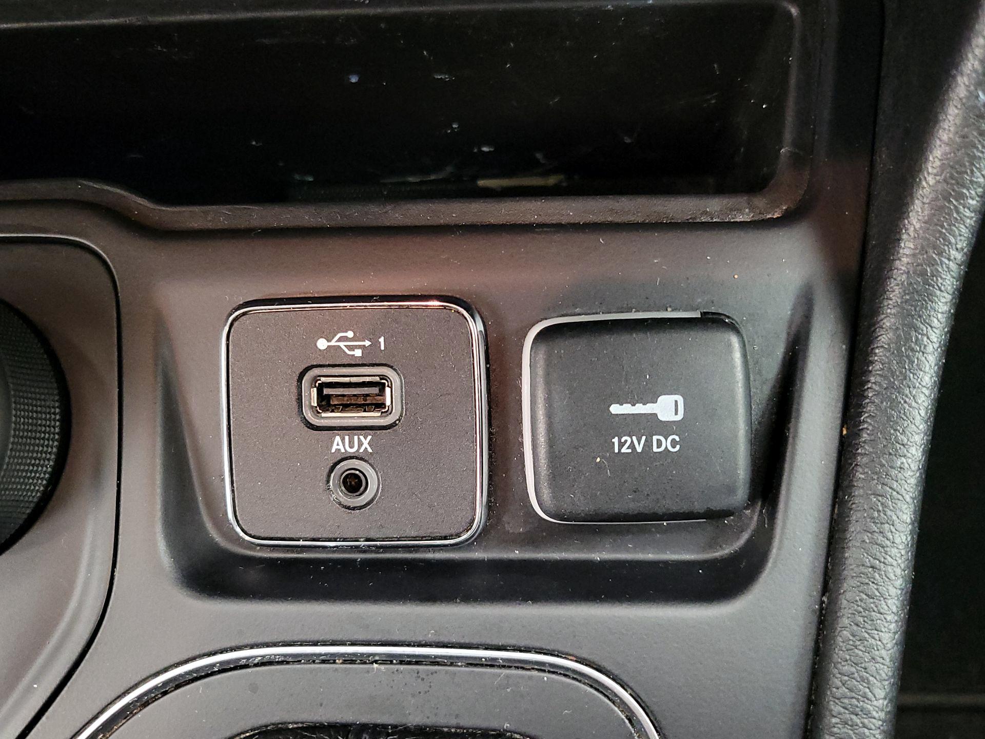 Thumbnail: 2019 Jeep Cherokee - 18