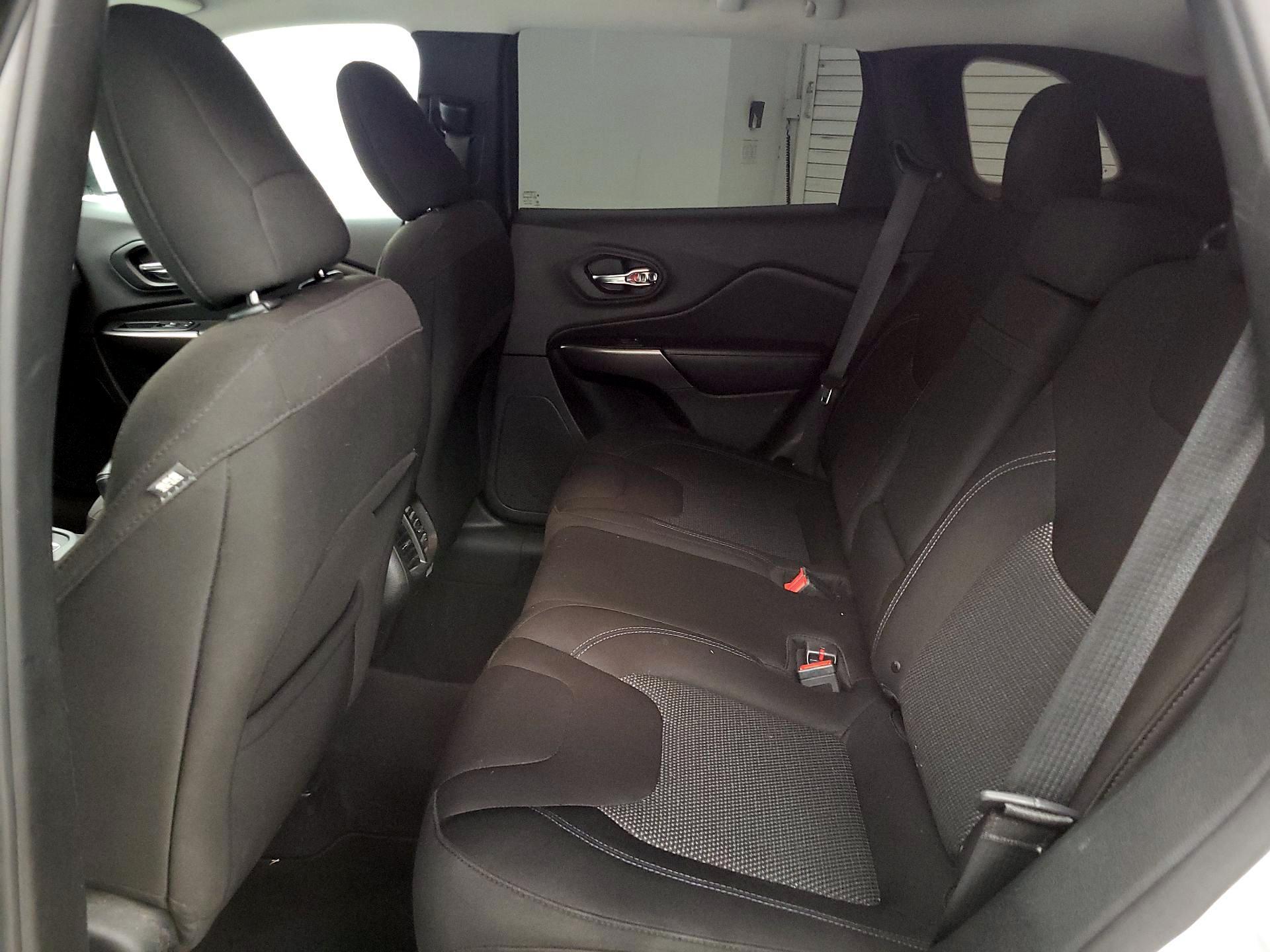 Thumbnail: 2019 Jeep Cherokee - 19