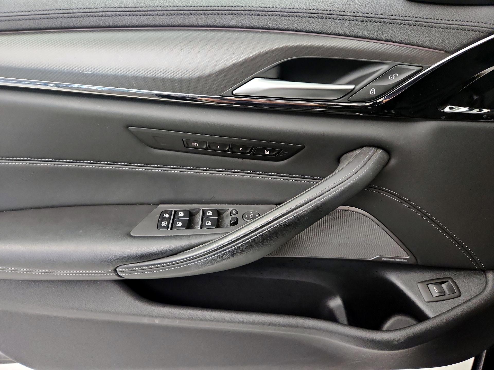 Thumbnail: 2022 BMW M5 - 12