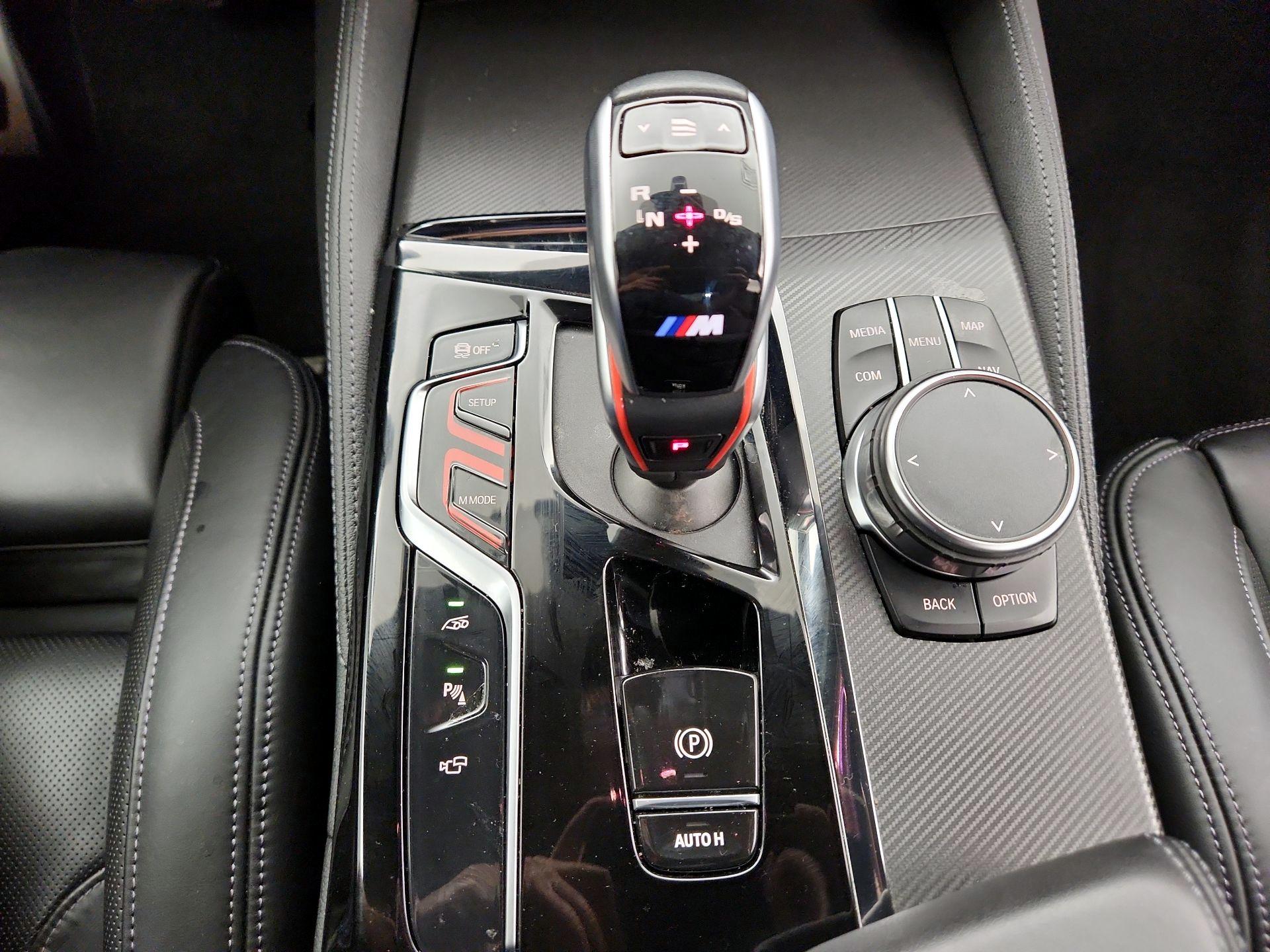 Thumbnail: 2022 BMW M5 - 18