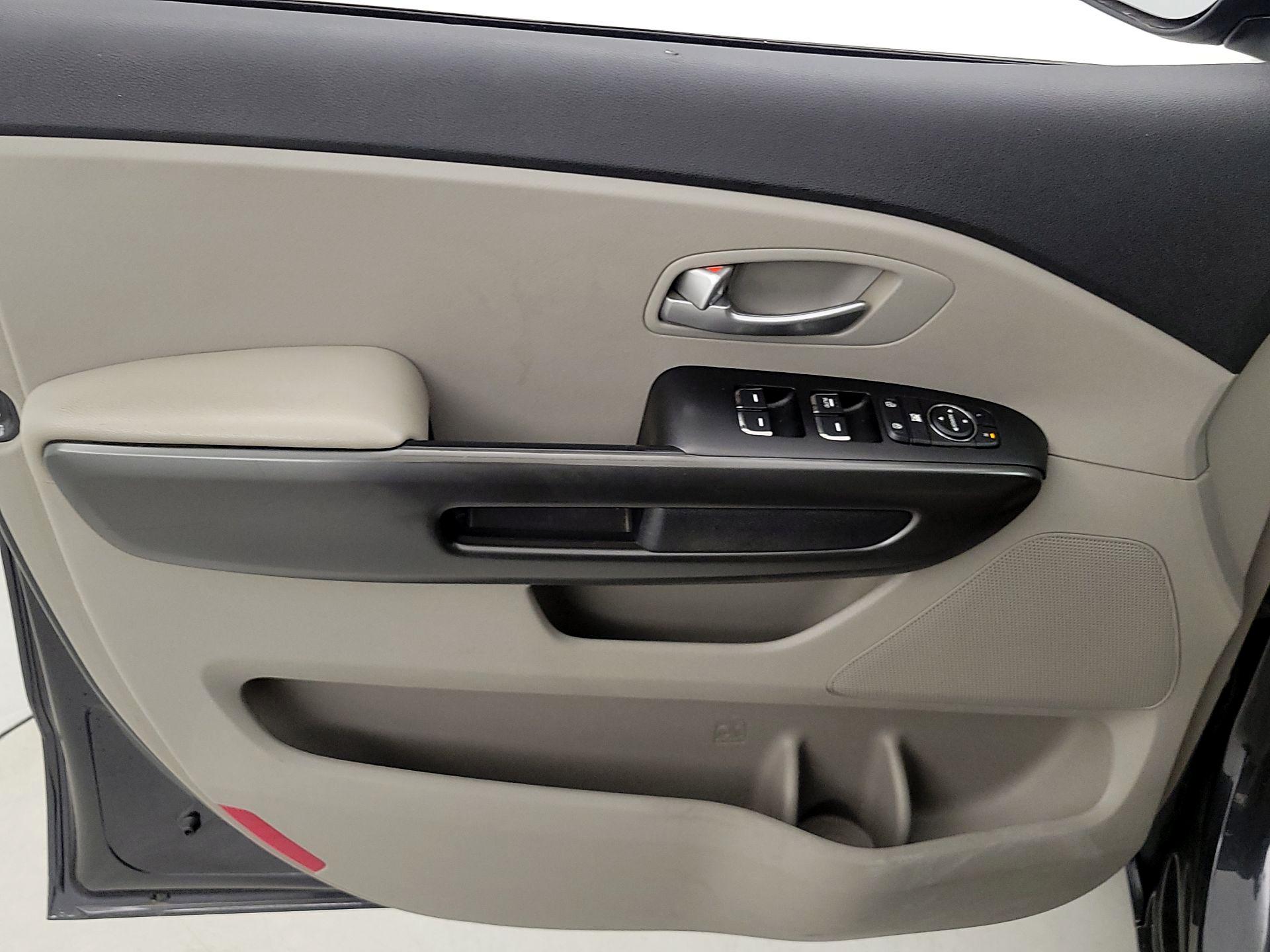 Thumbnail: 2019 Kia Sedona - 12