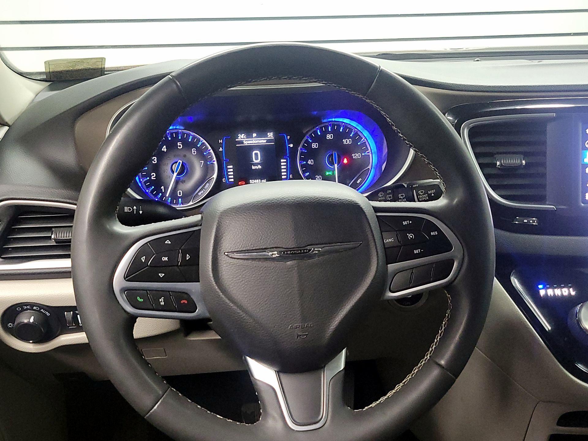 Thumbnail: 2022 Chrysler Voyager - 10