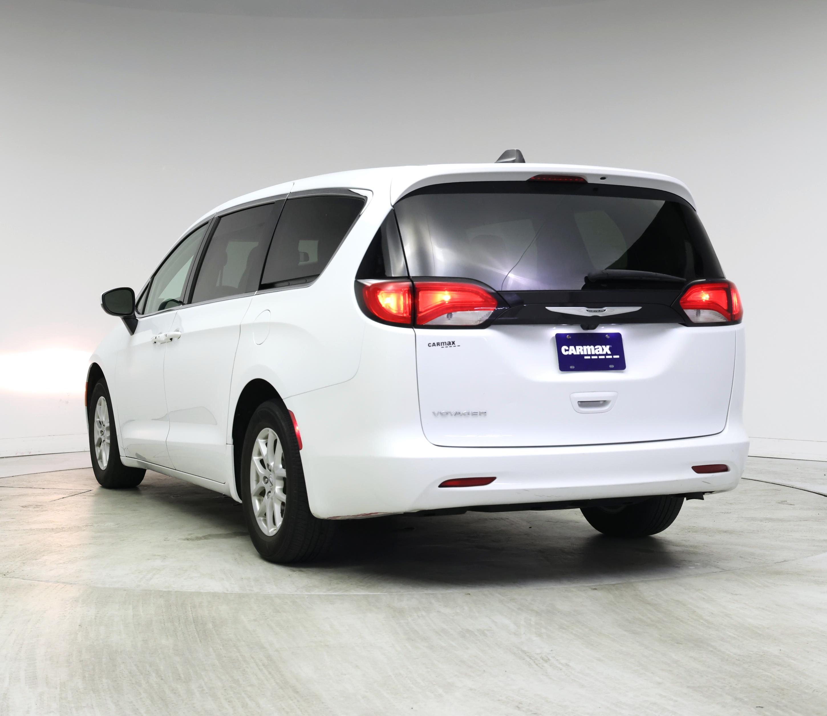 Thumbnail: 2022 Chrysler Voyager - 2