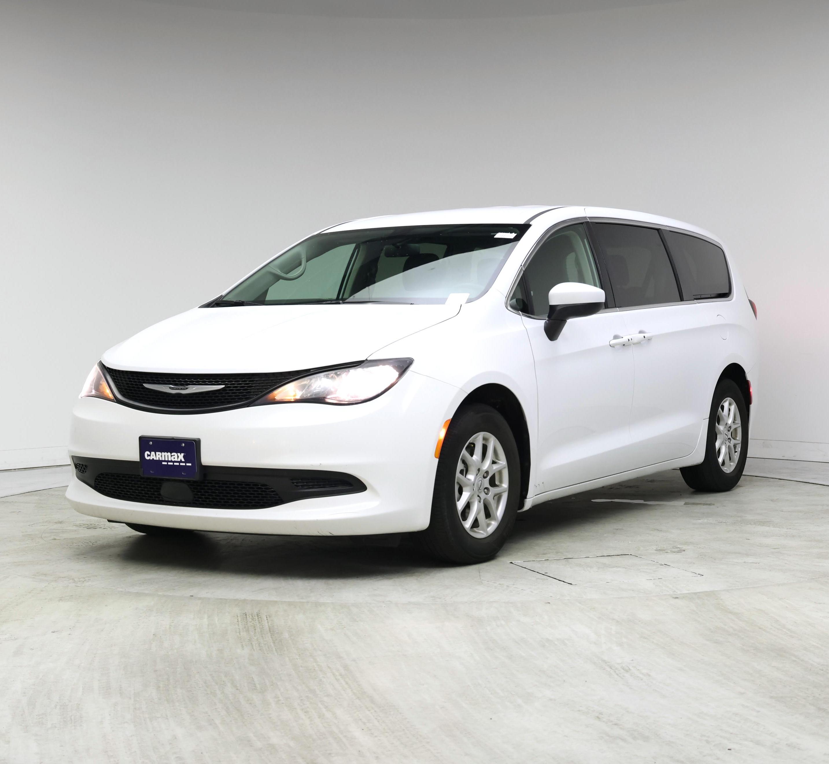 Thumbnail: 2022 Chrysler Voyager - 4