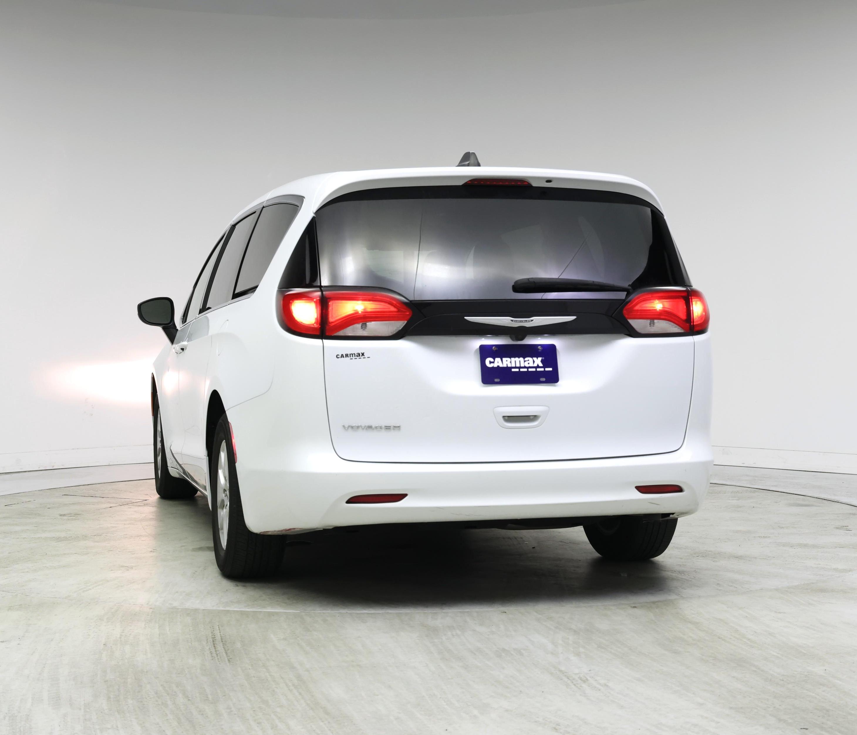 Thumbnail: 2022 Chrysler Voyager - 6