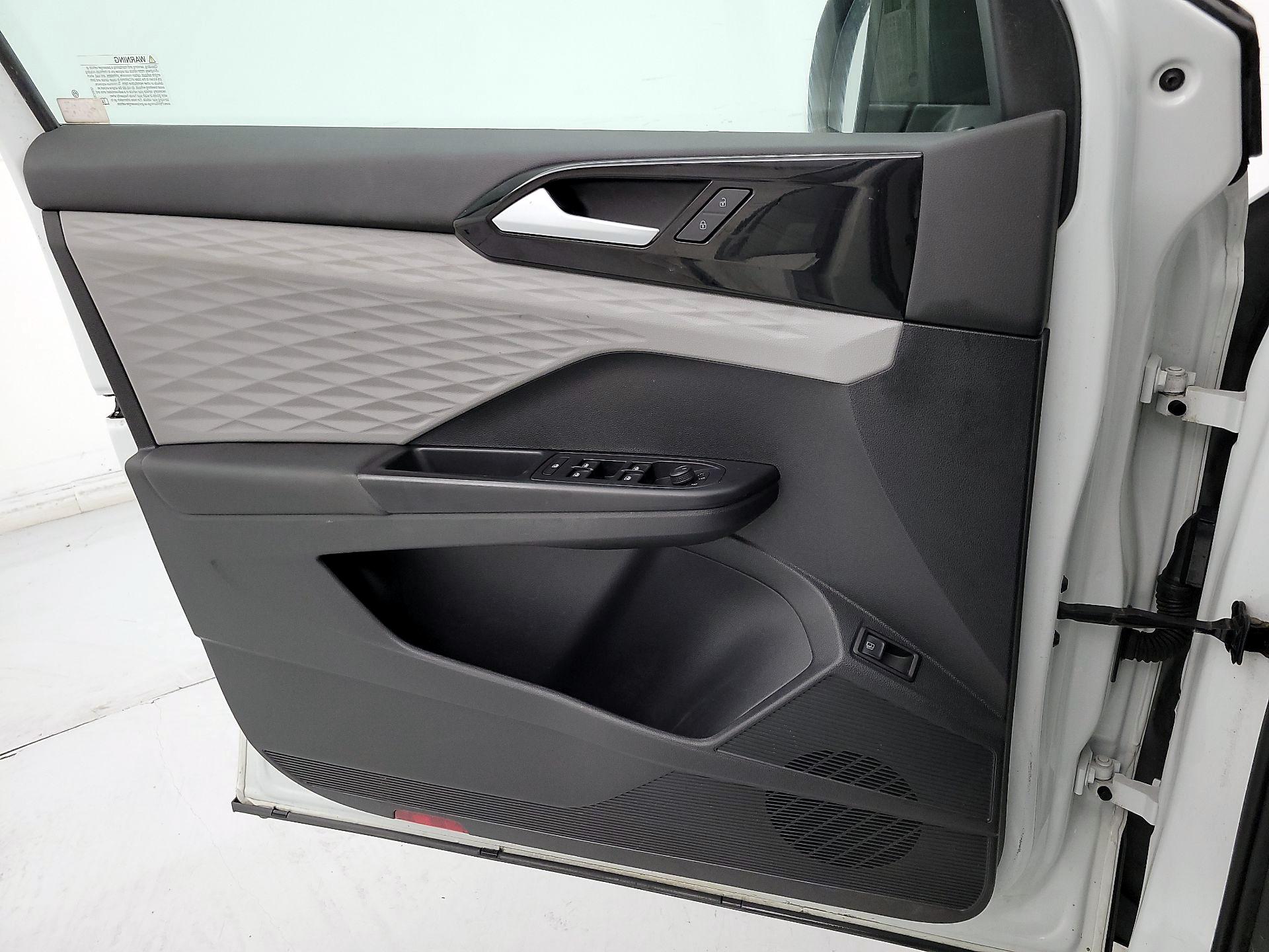 Thumbnail: 2022 Volkswagen Taos - 12