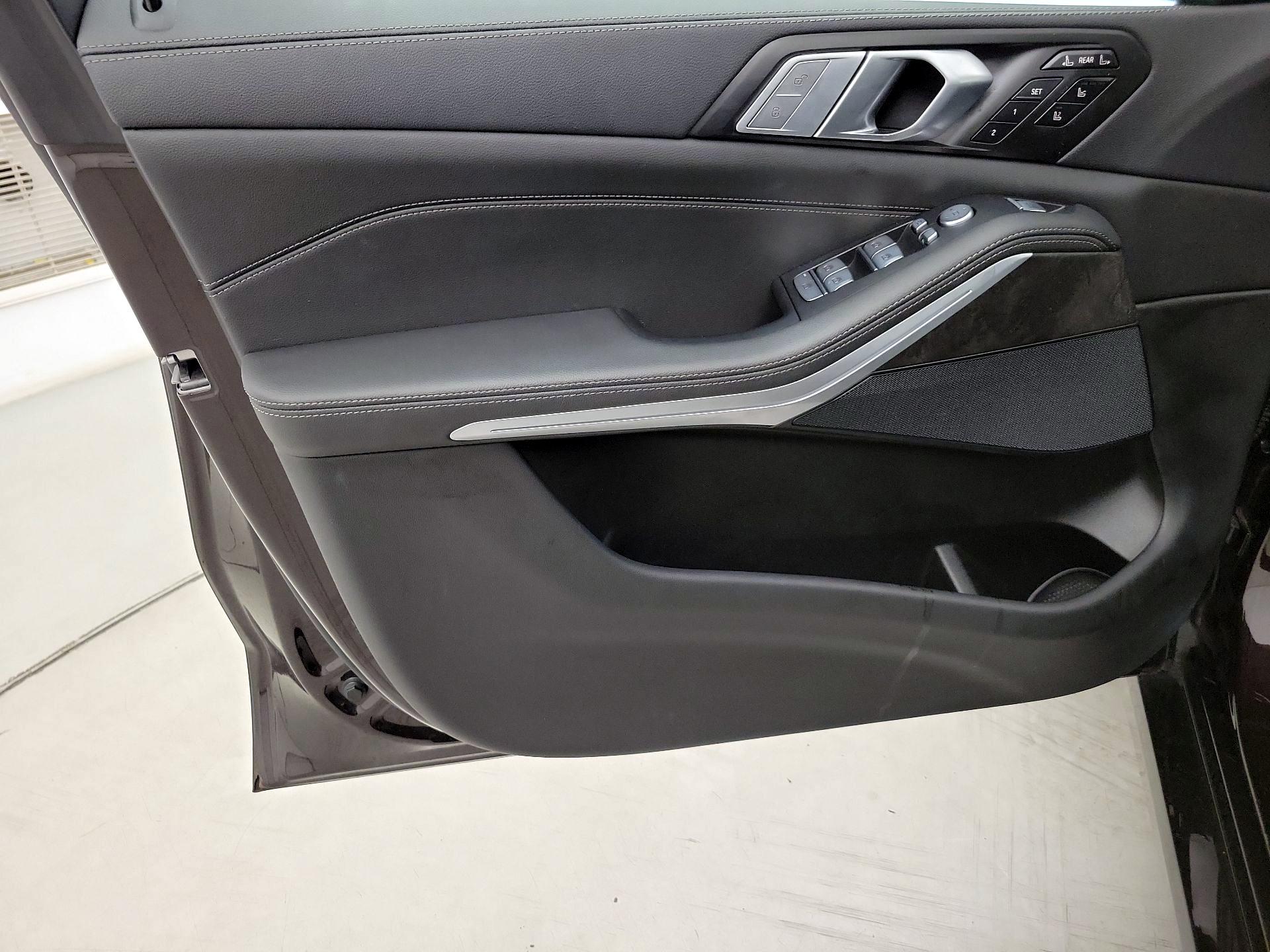 Thumbnail: 2022 BMW X7 - 12