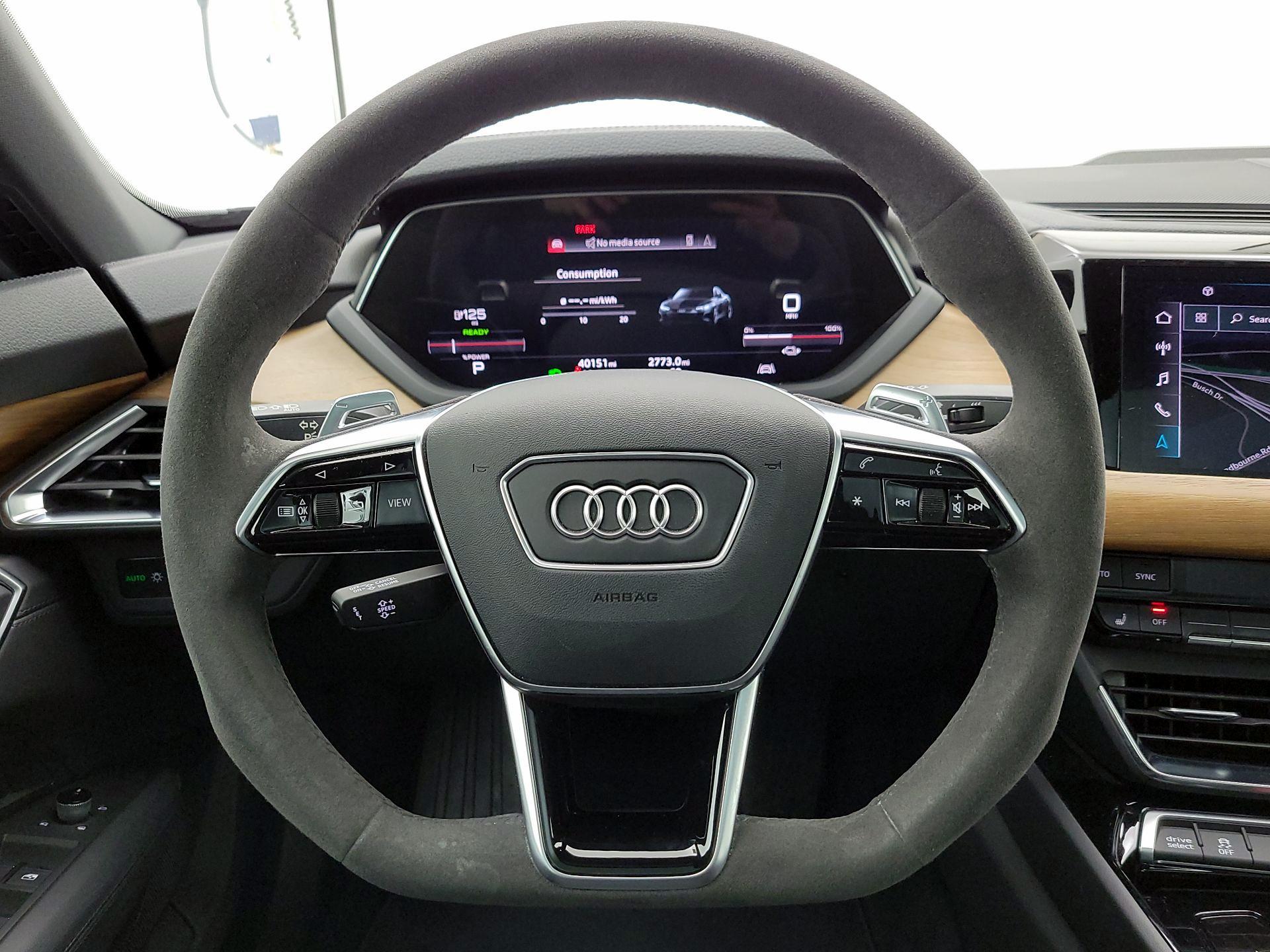 Thumbnail: 2022 Audi e-tron GT - 10