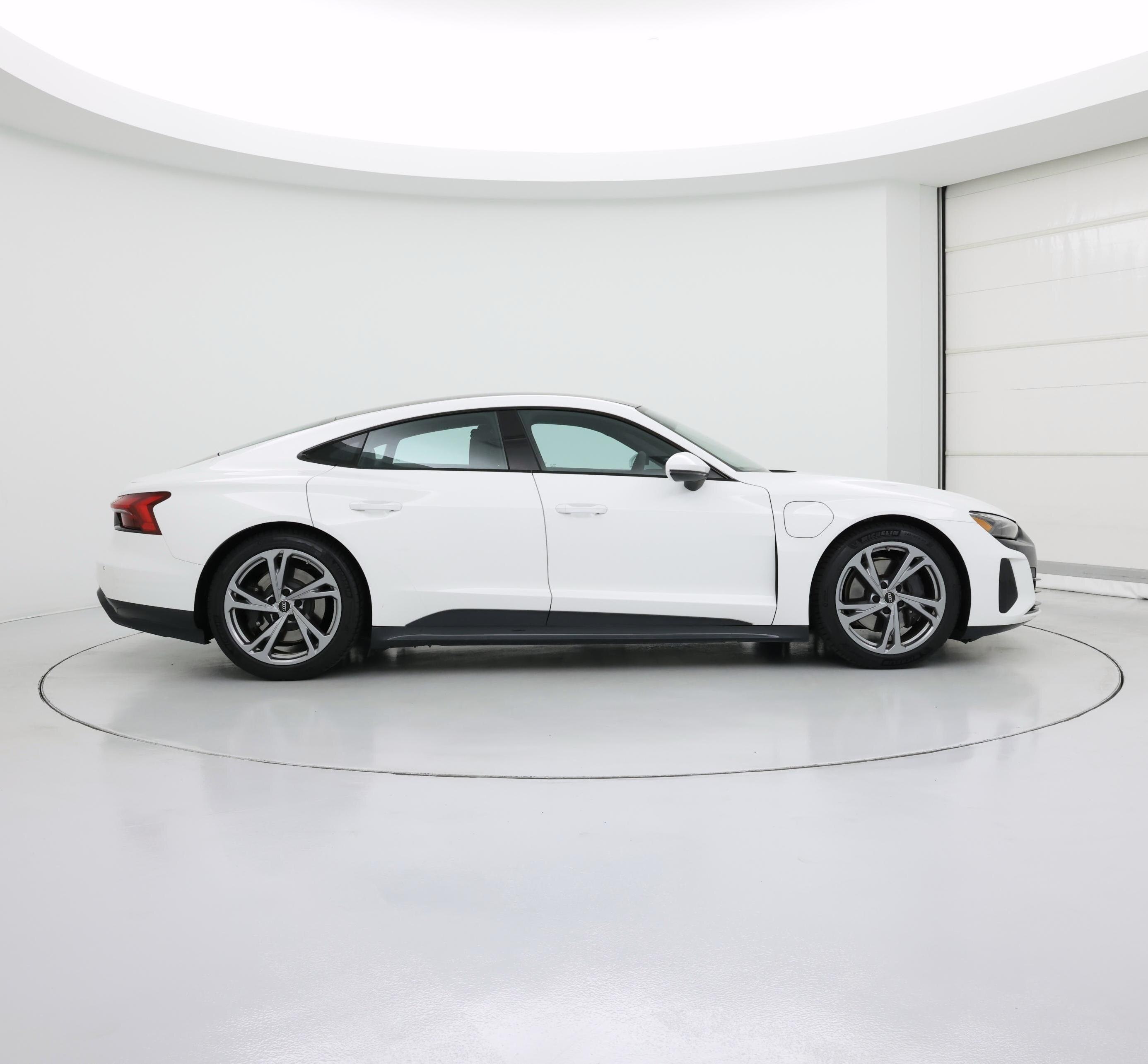 Thumbnail: 2022 Audi e-tron GT - 7