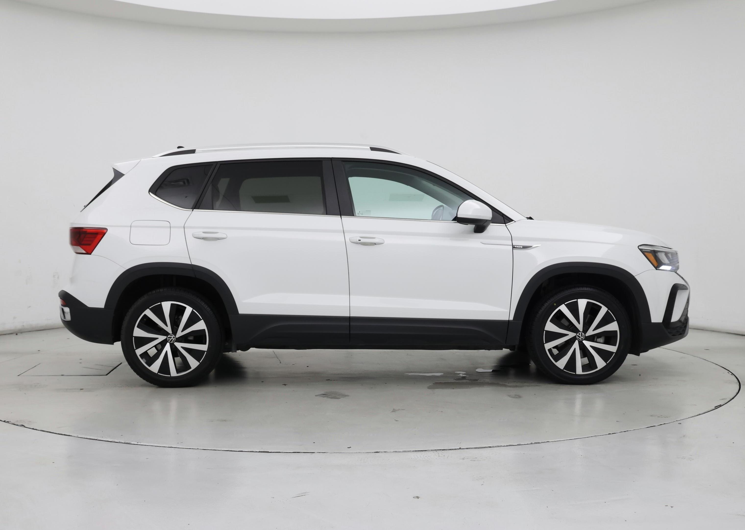 Thumbnail: 2023 Volkswagen Taos - 7