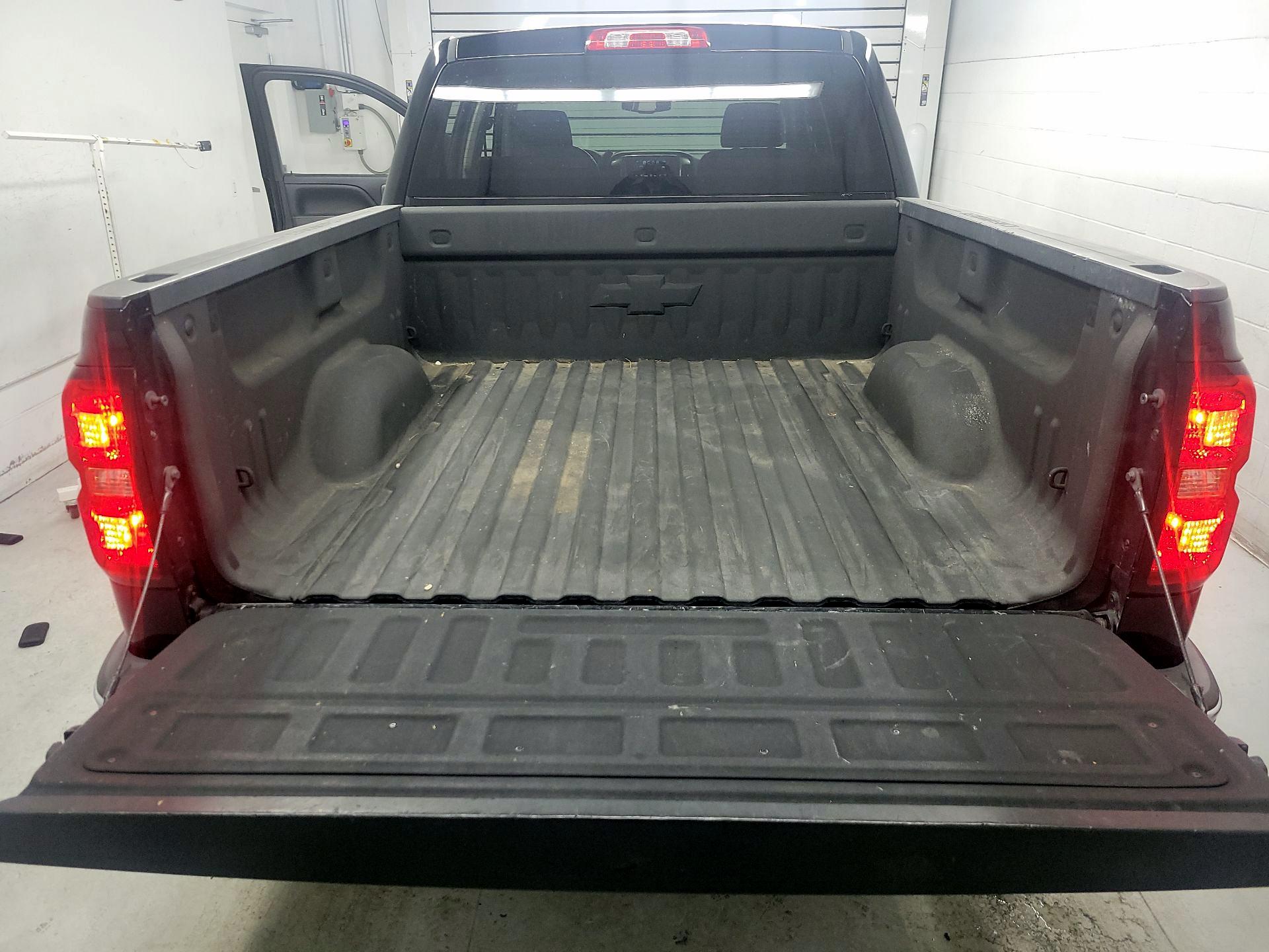 Thumbnail: 2018 Chevrolet Silverado 1500 - 18
