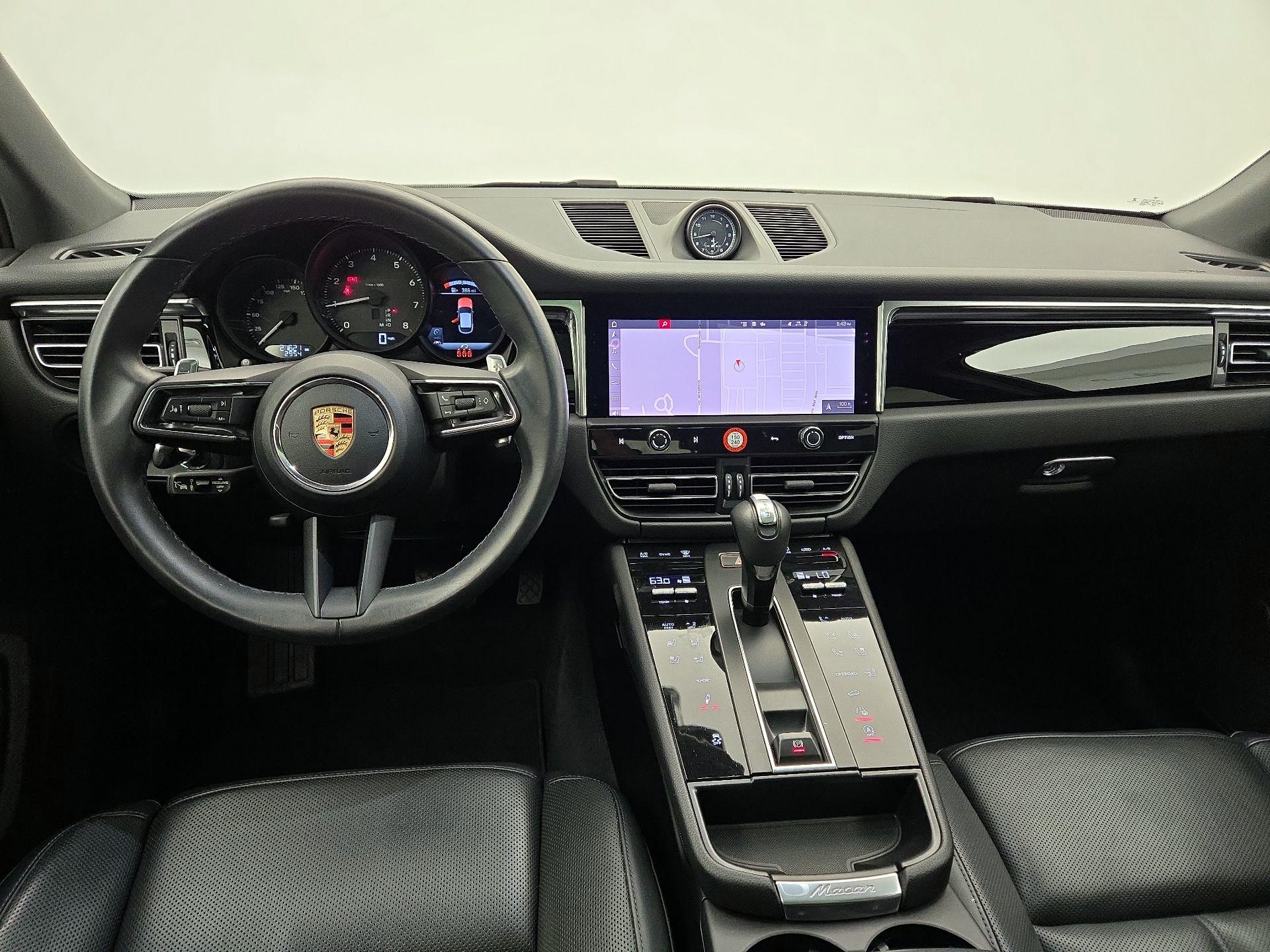 Thumbnail: 2023 Porsche Macan - 9