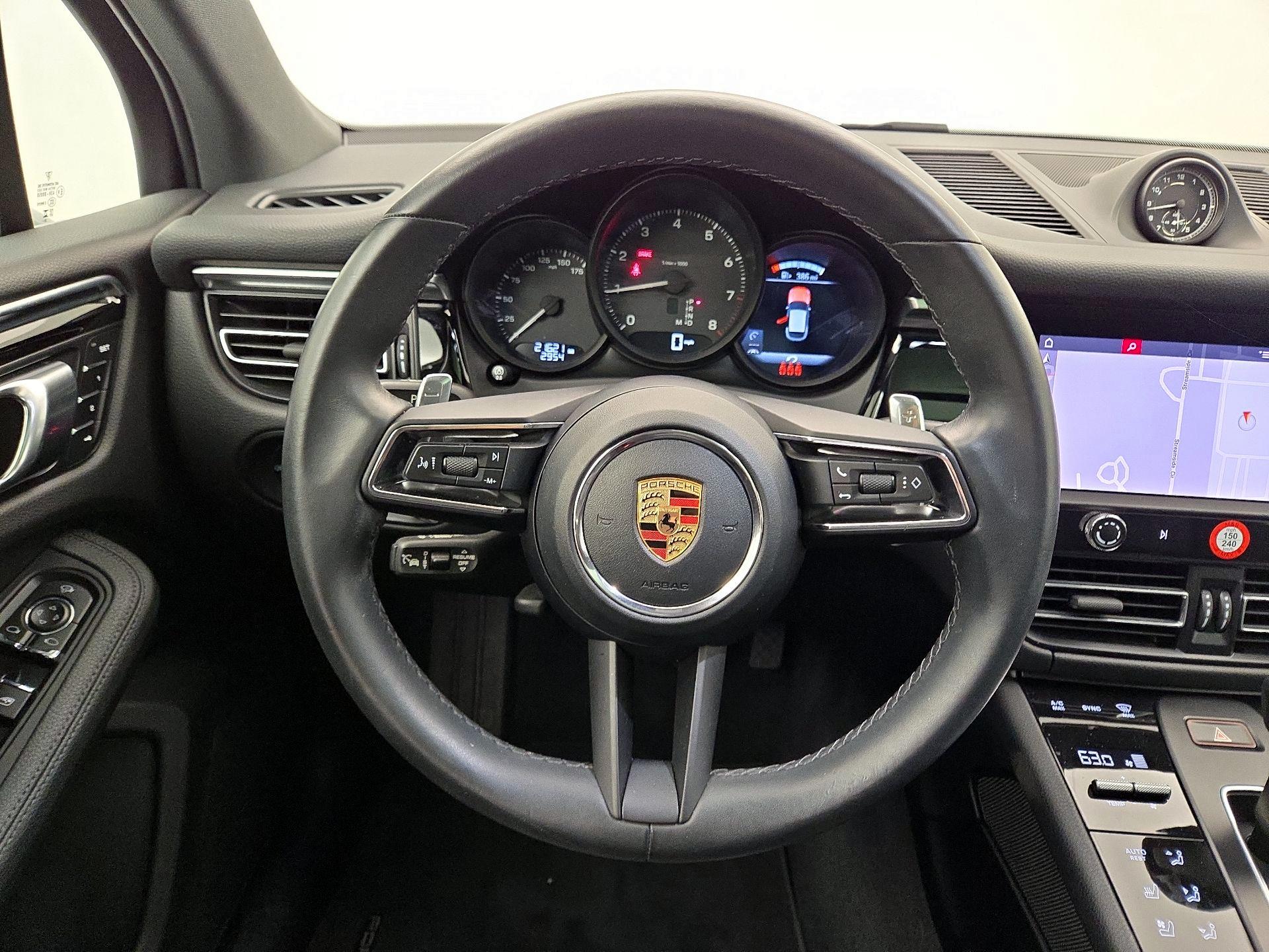 Thumbnail: 2023 Porsche Macan - 10