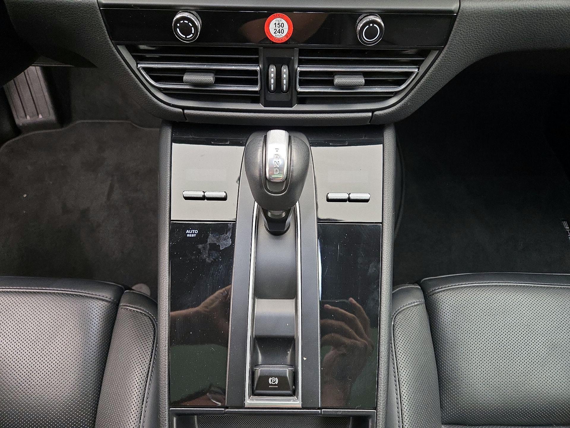Thumbnail: 2023 Porsche Macan - 18