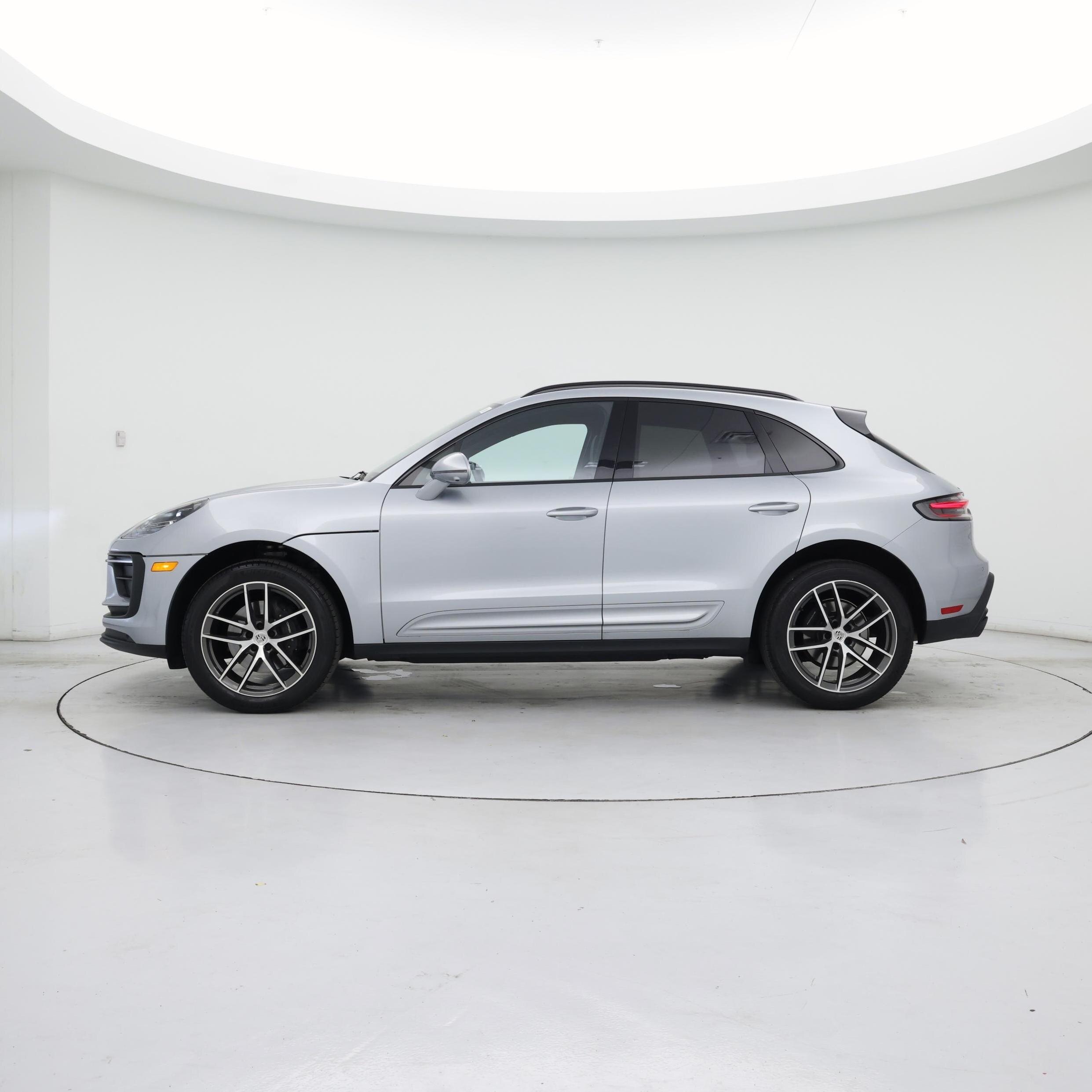 Thumbnail: 2023 Porsche Macan - 3