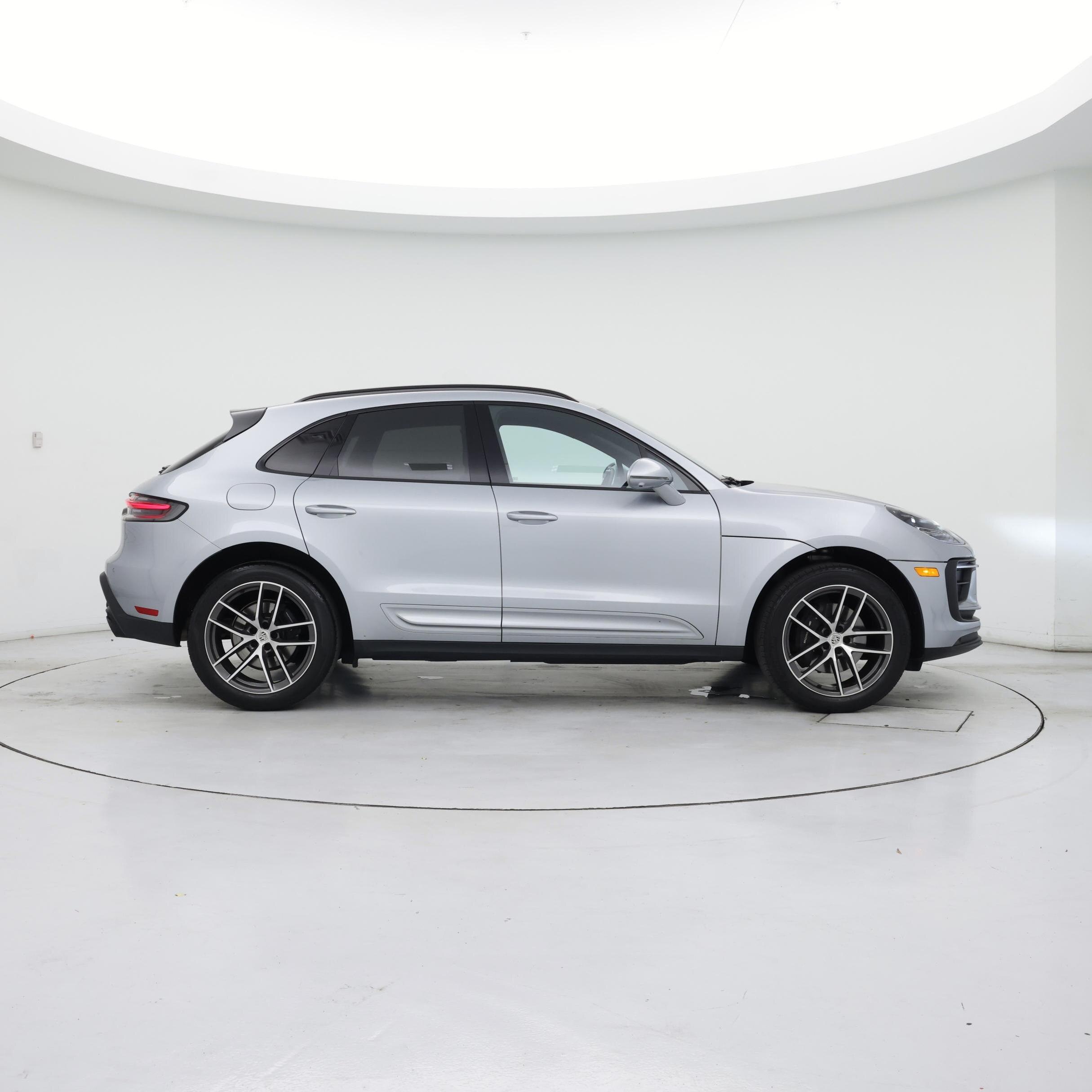 Thumbnail: 2023 Porsche Macan - 7