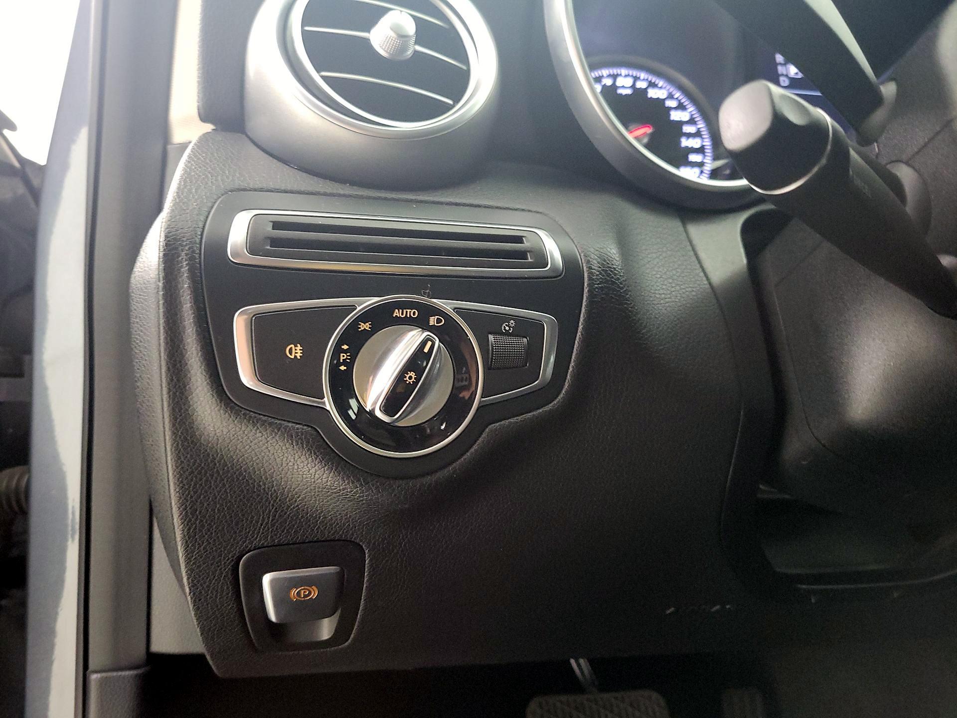 Thumbnail: 2015 Mercedes-Benz C-Class - 13