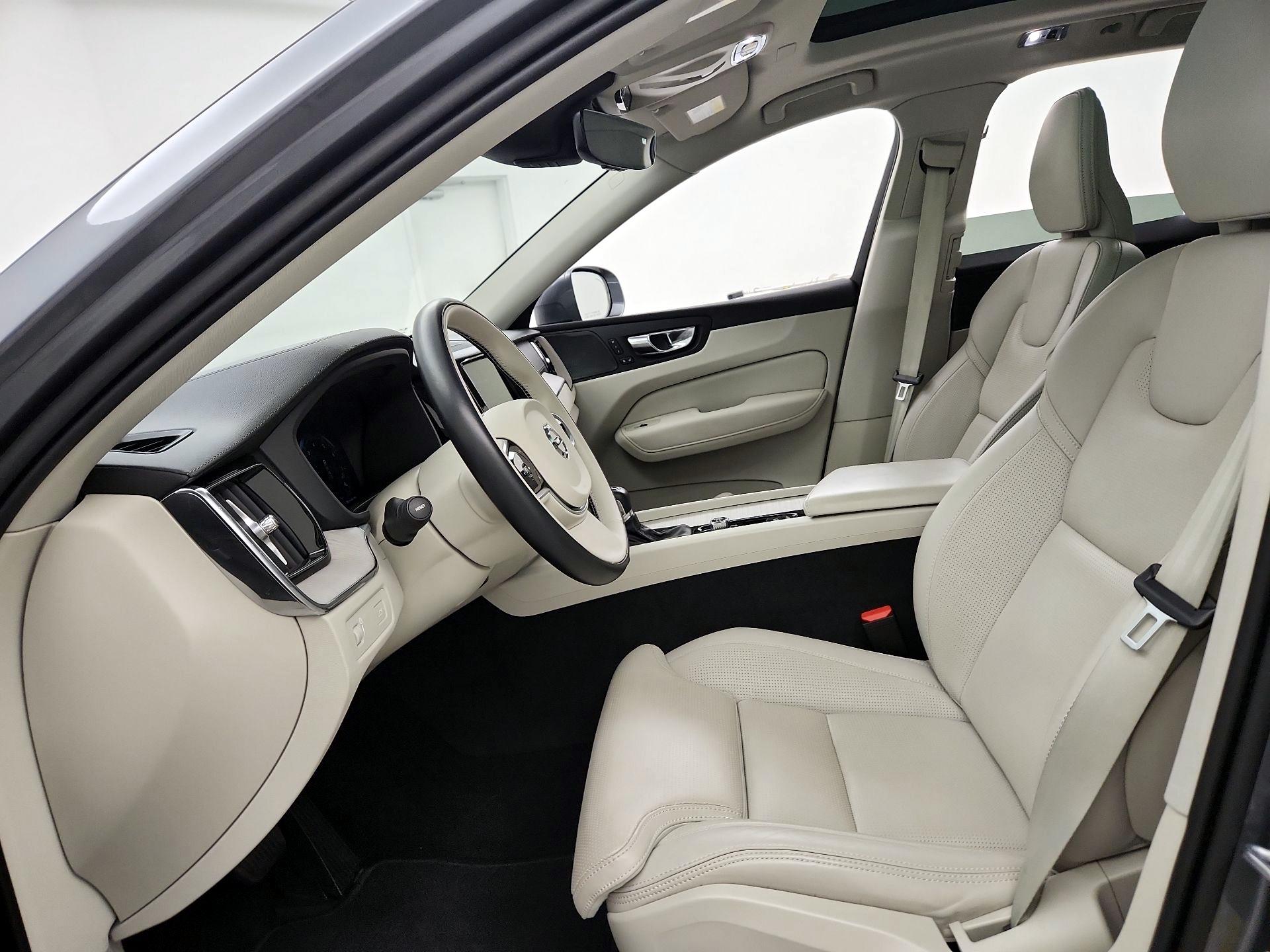 Thumbnail: 2021 Volvo XC60 - 11