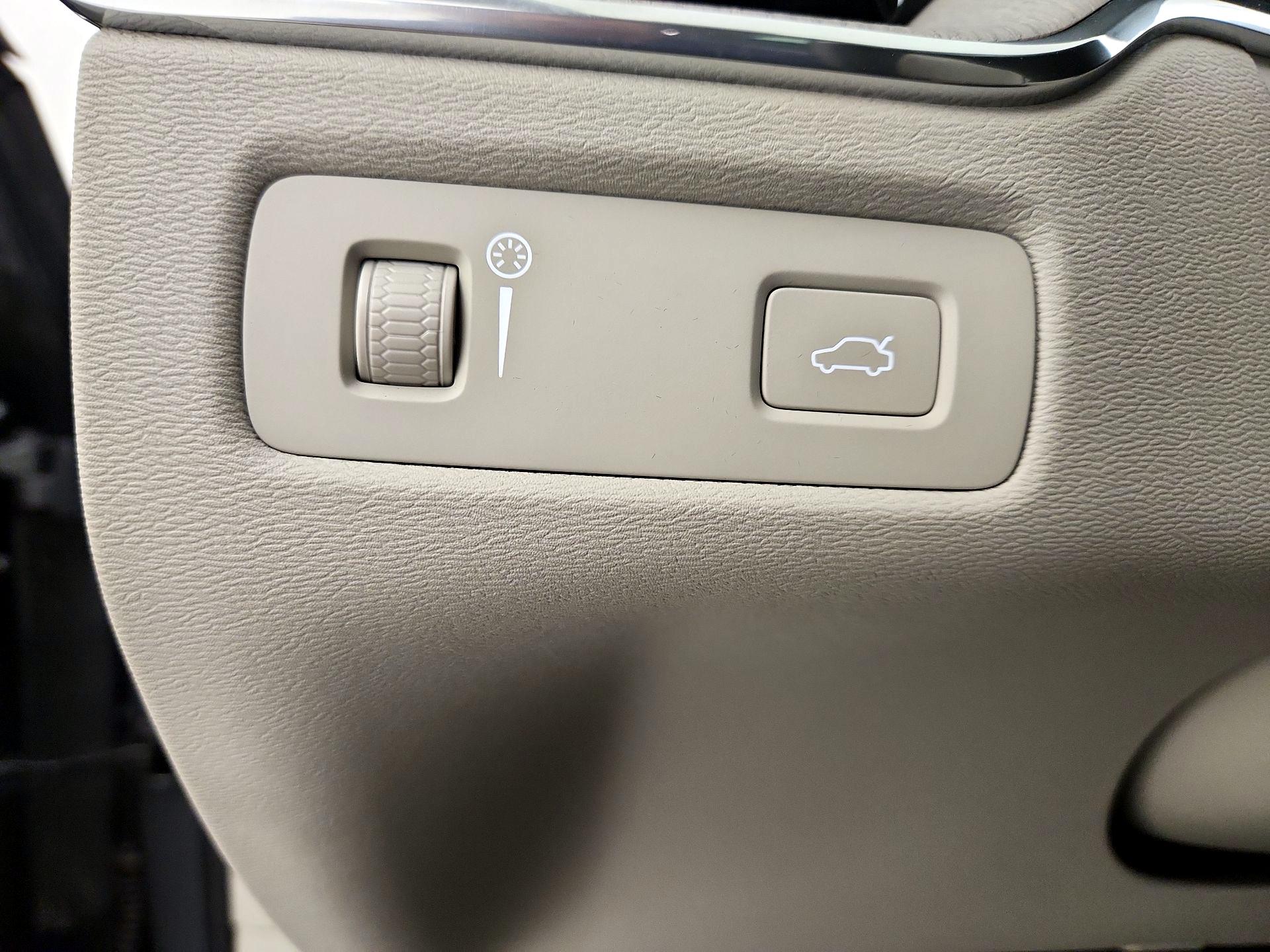 Thumbnail: 2021 Volvo XC60 - 13