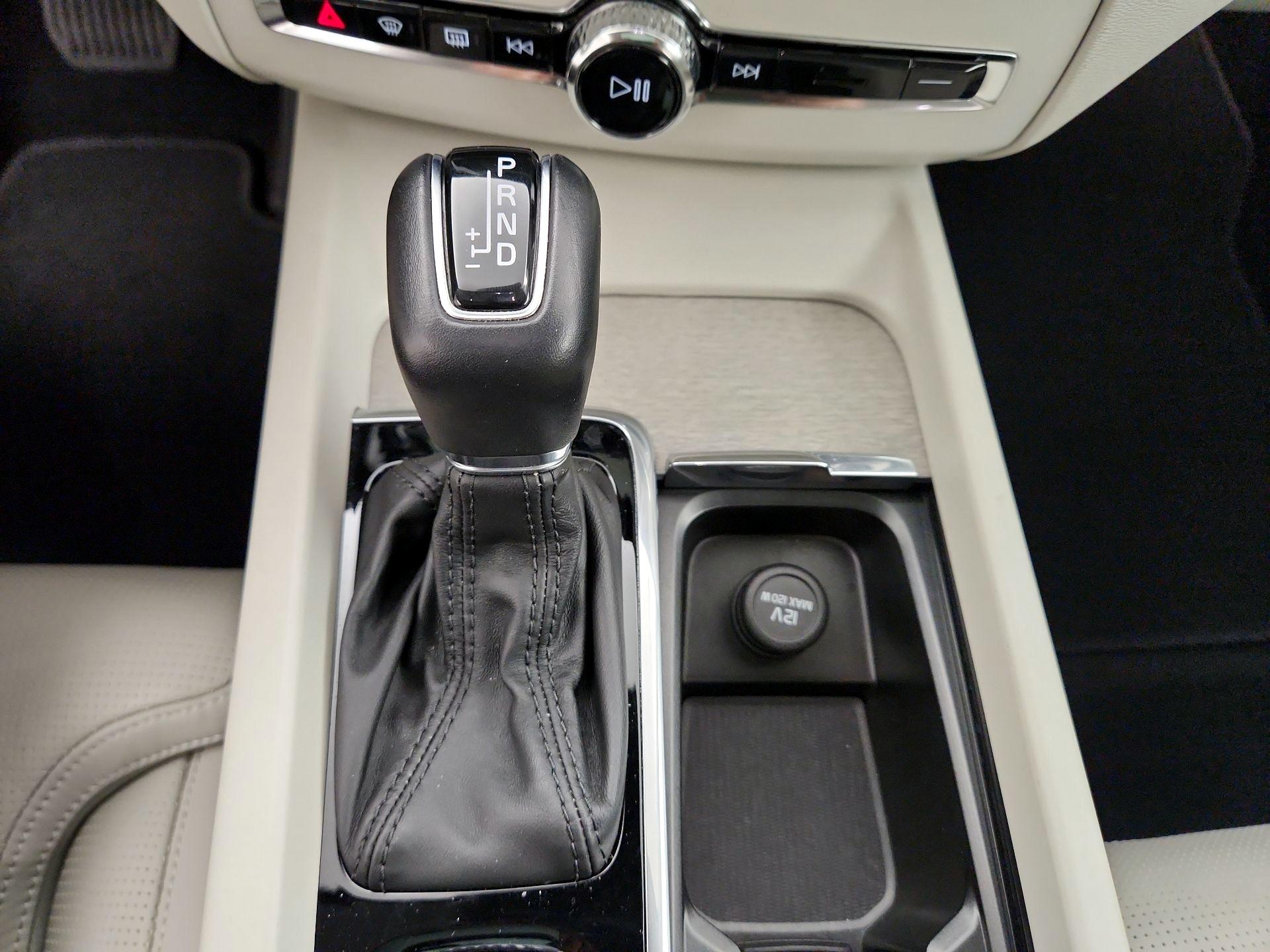 Thumbnail: 2021 Volvo XC60 - 17