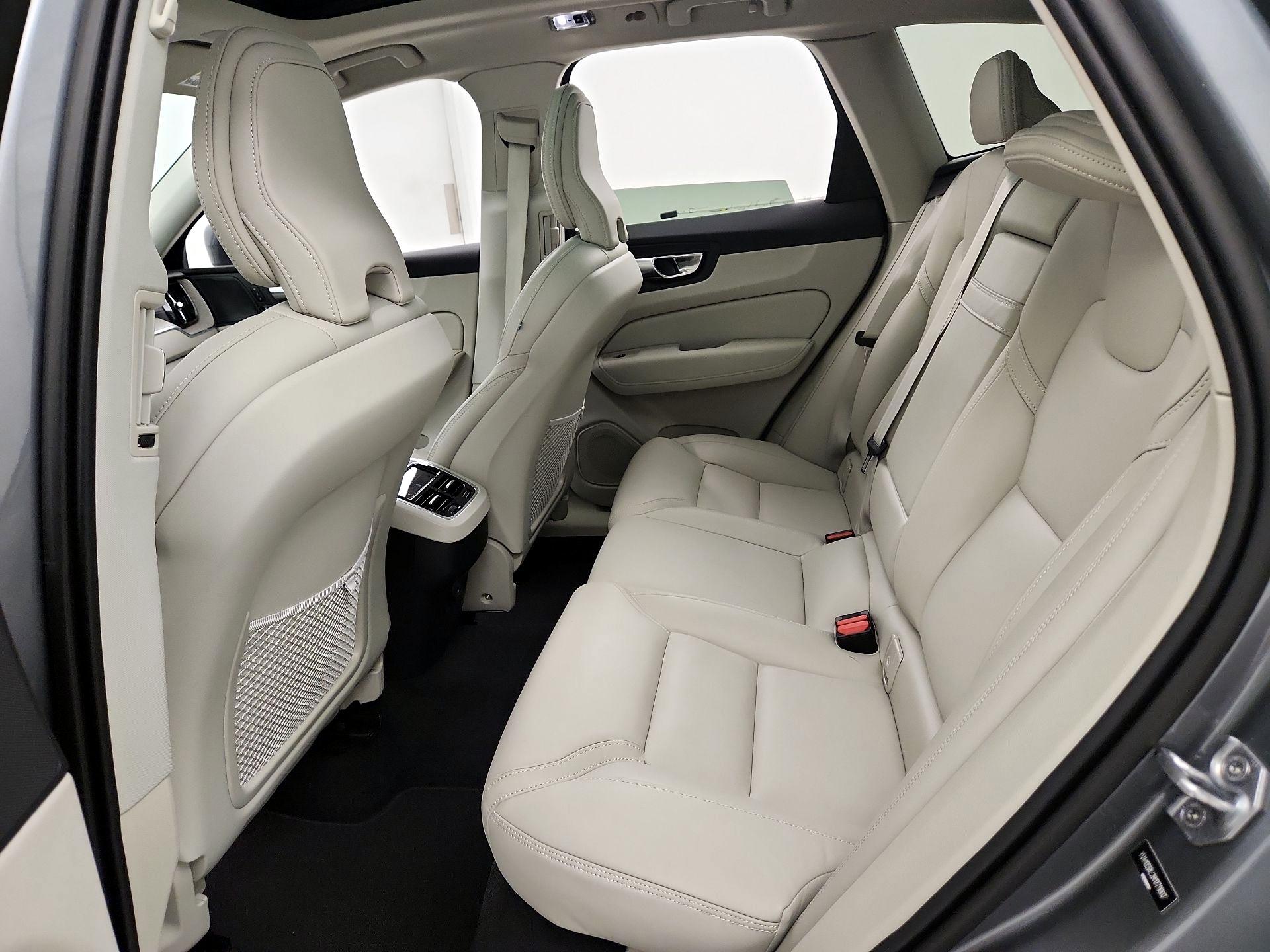 Thumbnail: 2021 Volvo XC60 - 20