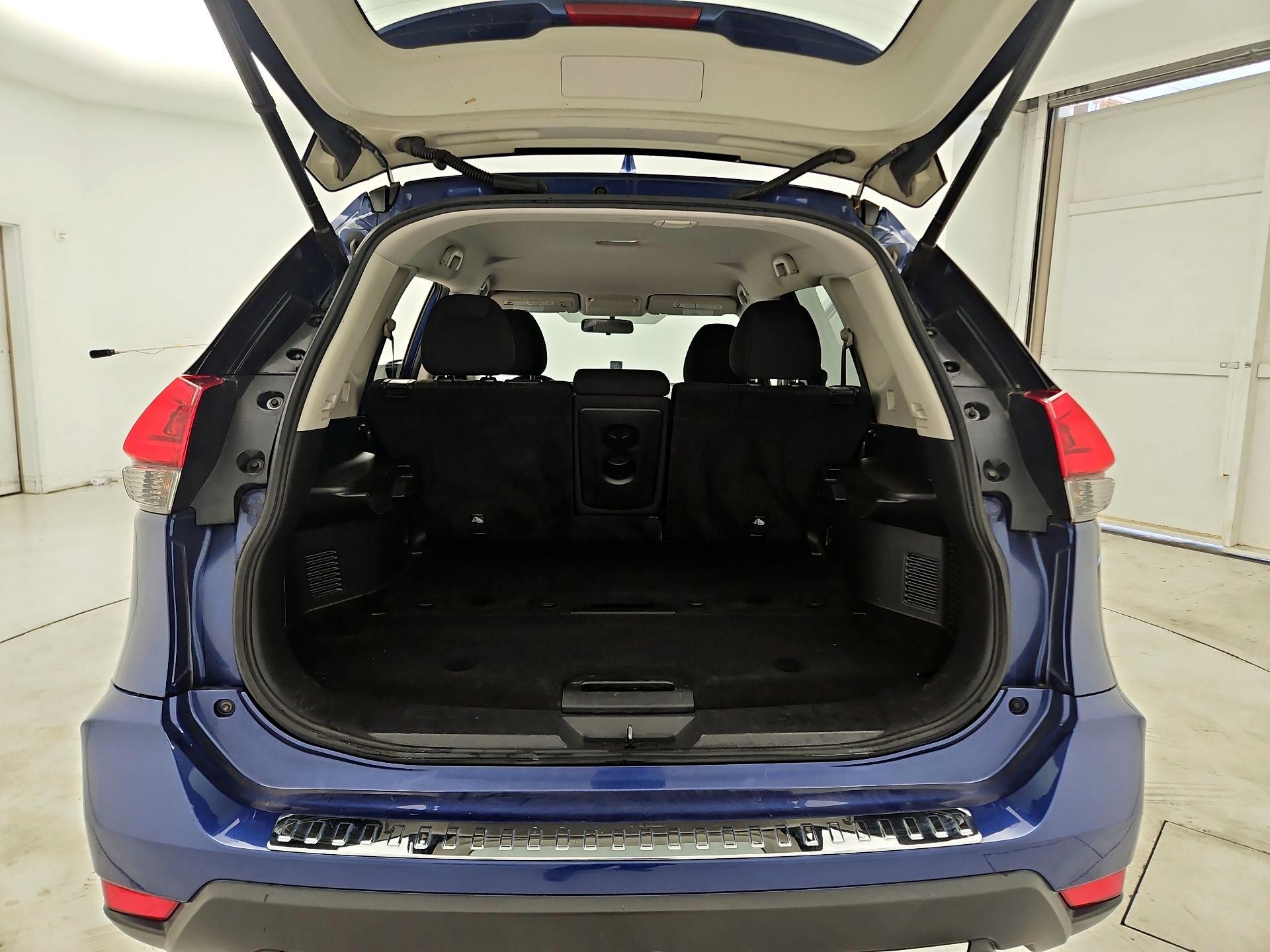 Thumbnail: 2018 Nissan Rogue - 18