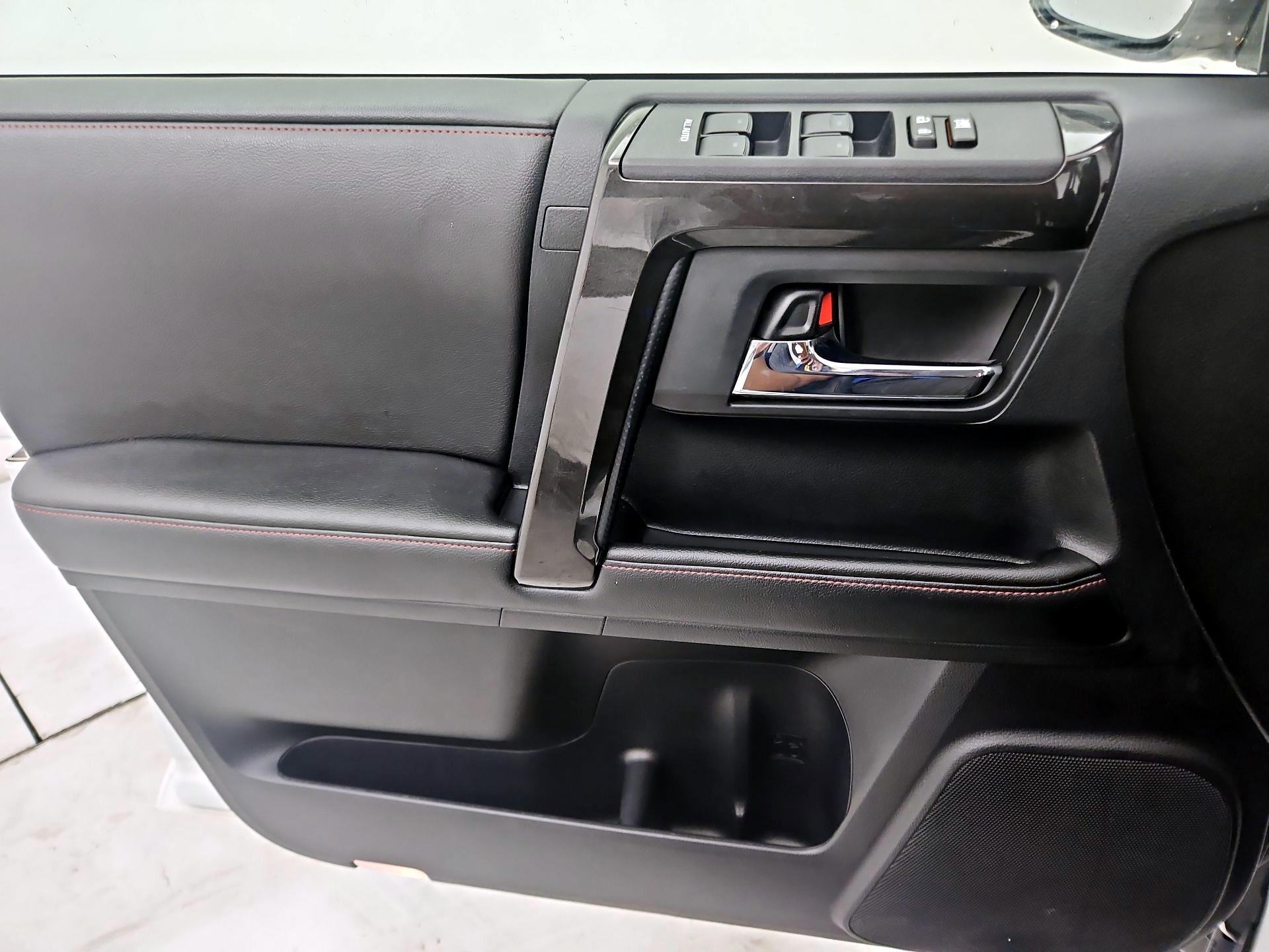 Thumbnail: 2015 Toyota 4Runner - 12