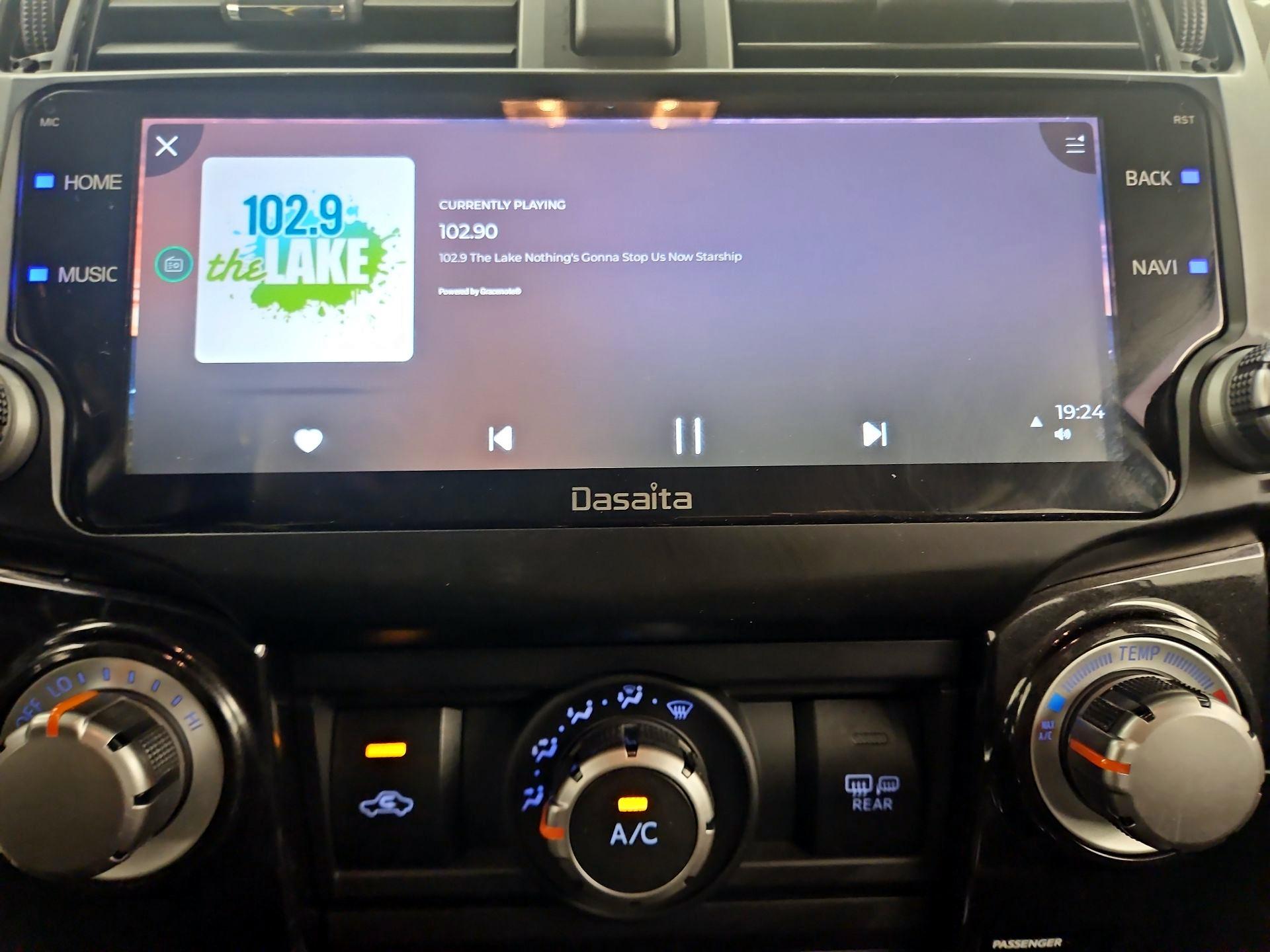 Thumbnail: 2015 Toyota 4Runner - 16